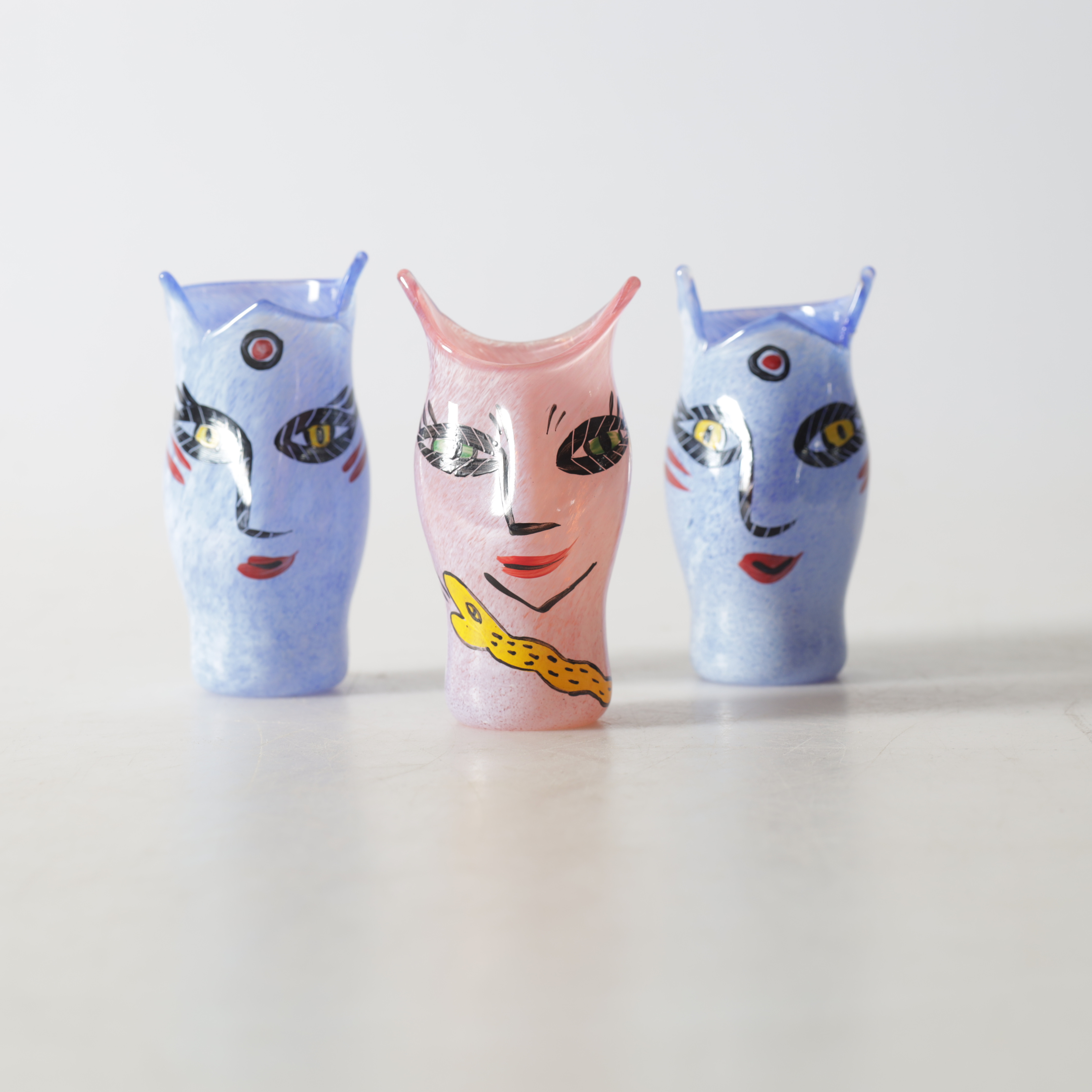 ULRICA HYDMAN-VALLIEN. Vas, glas, "Open Minds", Kosta Boda, signerade.