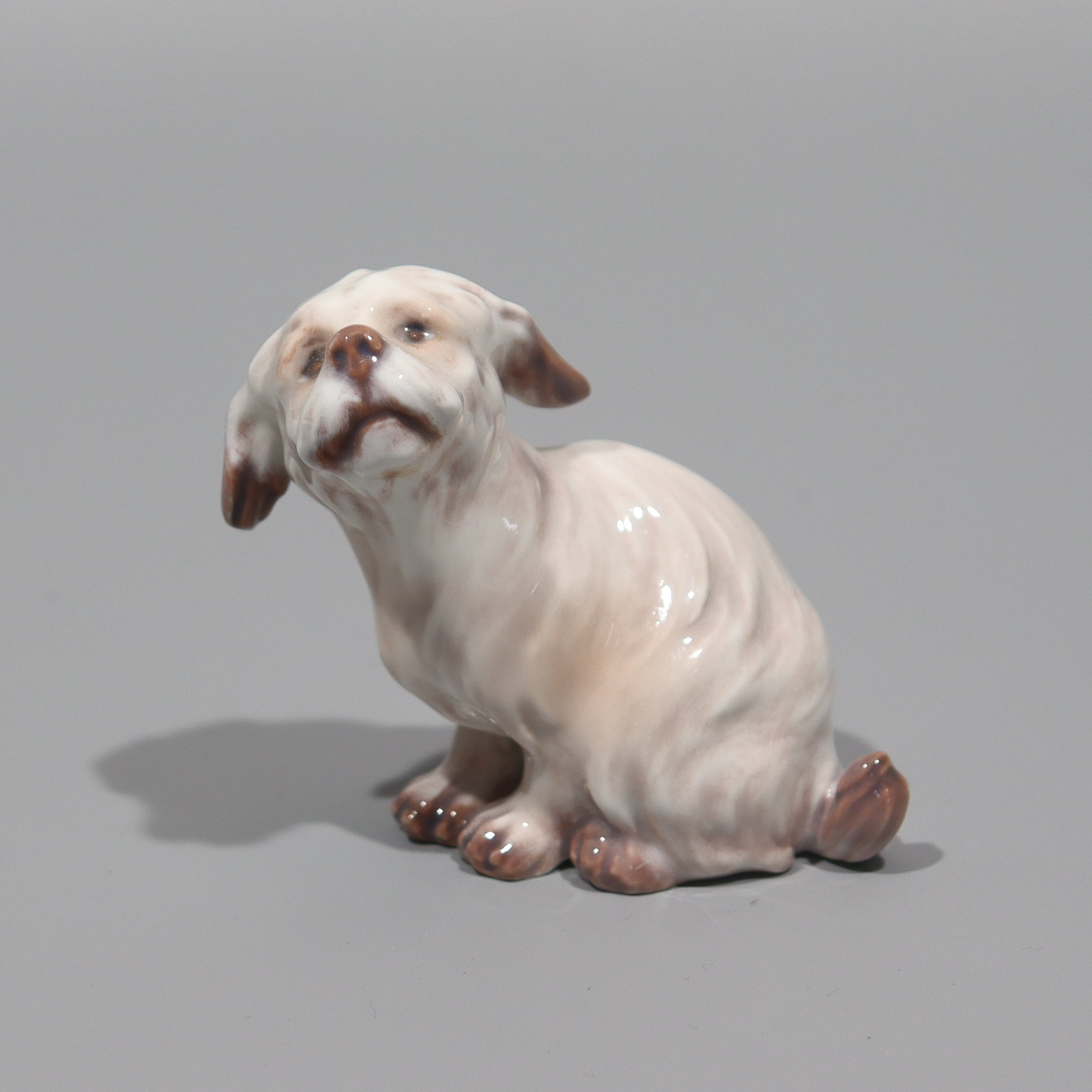 DAHL JENSEN. Danmark, figurin #1120, hund, Malteser.