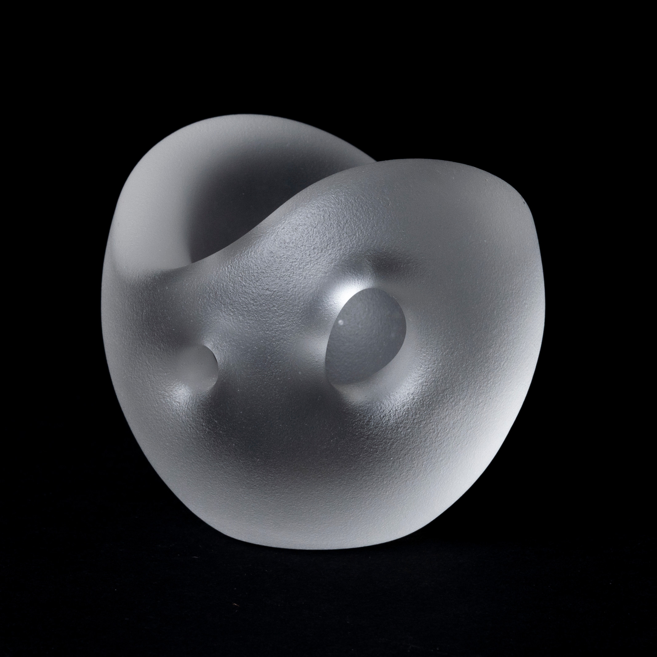 TIMO SARPANEVA. Skulptur, "Hiiden helmi -jättens pärla", glas, signerad. Finland, 1955.