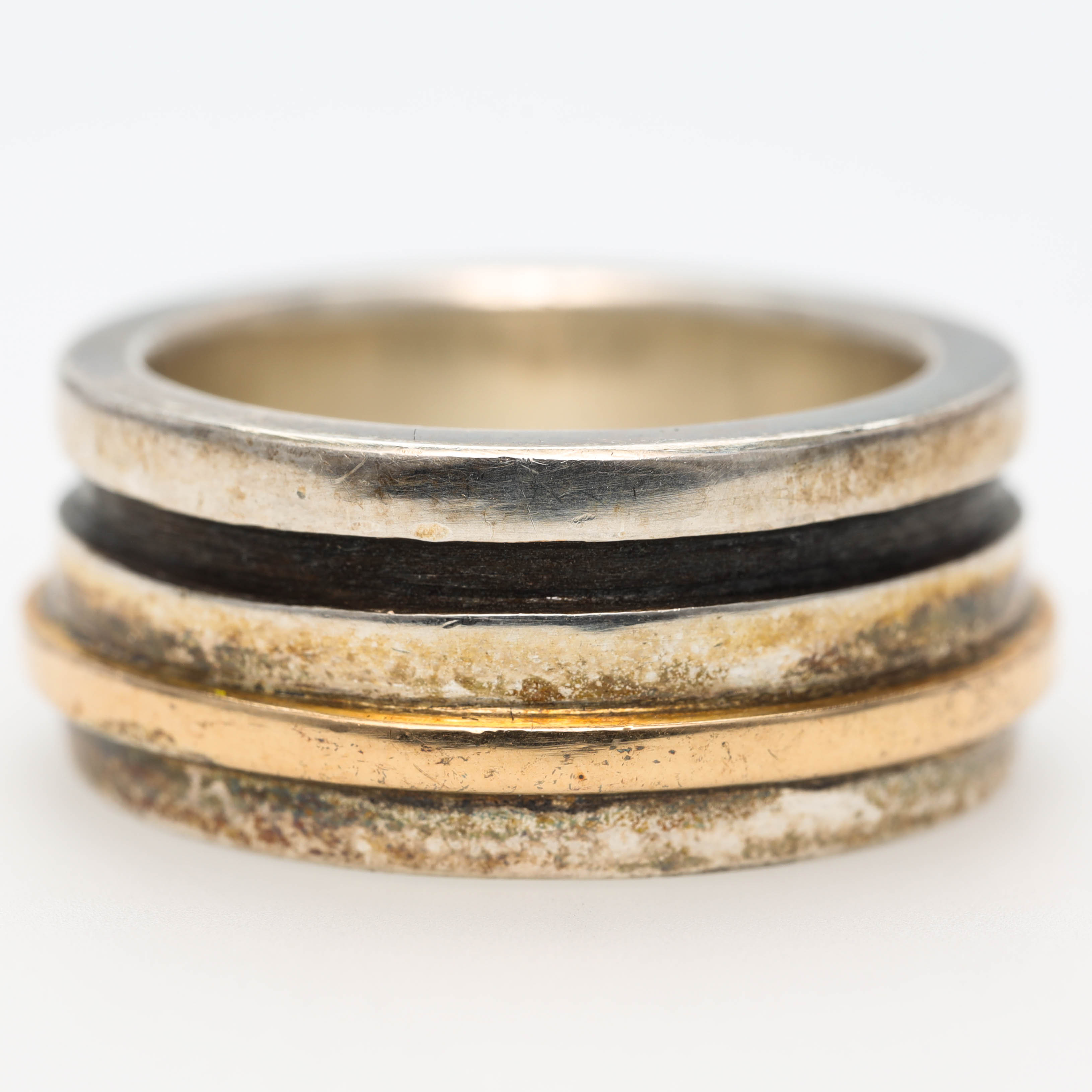 RING, sterlingsilver och guld, Högbergs efterträdare, Anette & Marie Silver, Göteborg 2010.