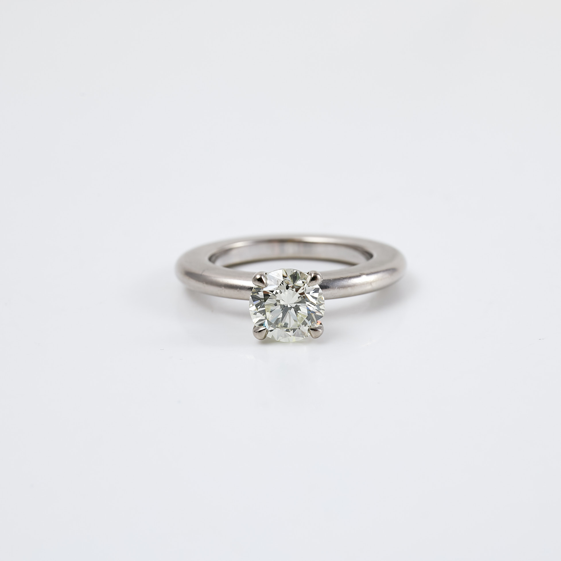 RING, 18 k vitguld, 1 briljantslipad diamant, ca 1,70 ct, kvalitet ca I-J(TCr-Cr)/VS, Andrea Antonucci smycken, Stockholm, från 2018.
