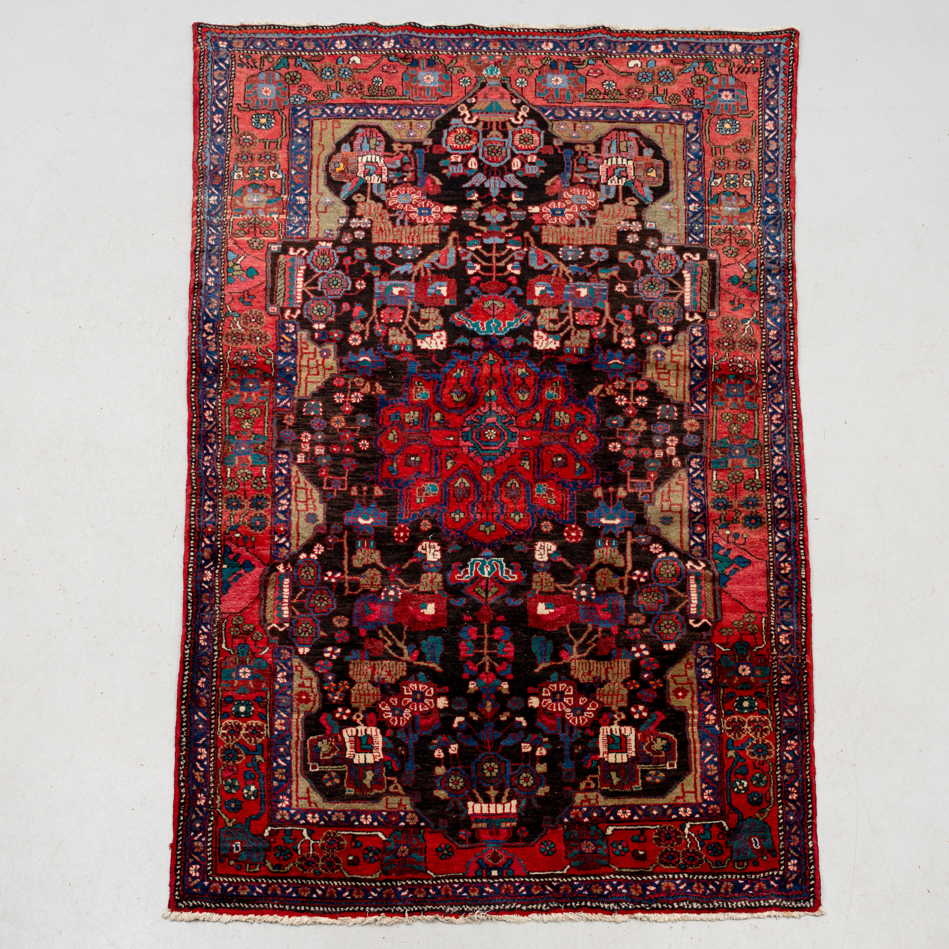 MATTA, Hamadan, ca 257x158 cm.