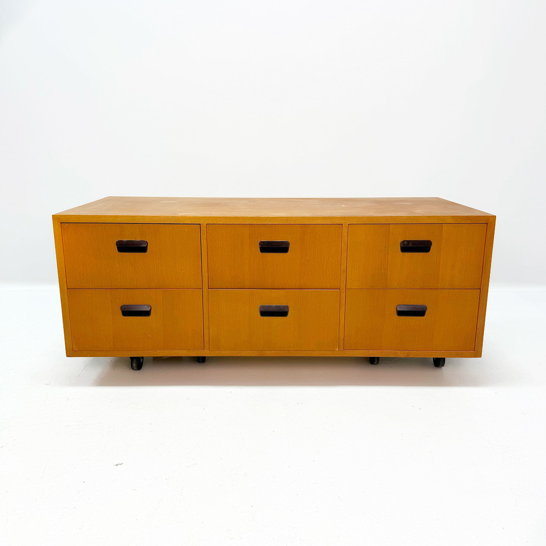 BYRÅ, 6-lådig, trä med svartmålade detaljer, Funkis/Art Deco, 1900 tal.