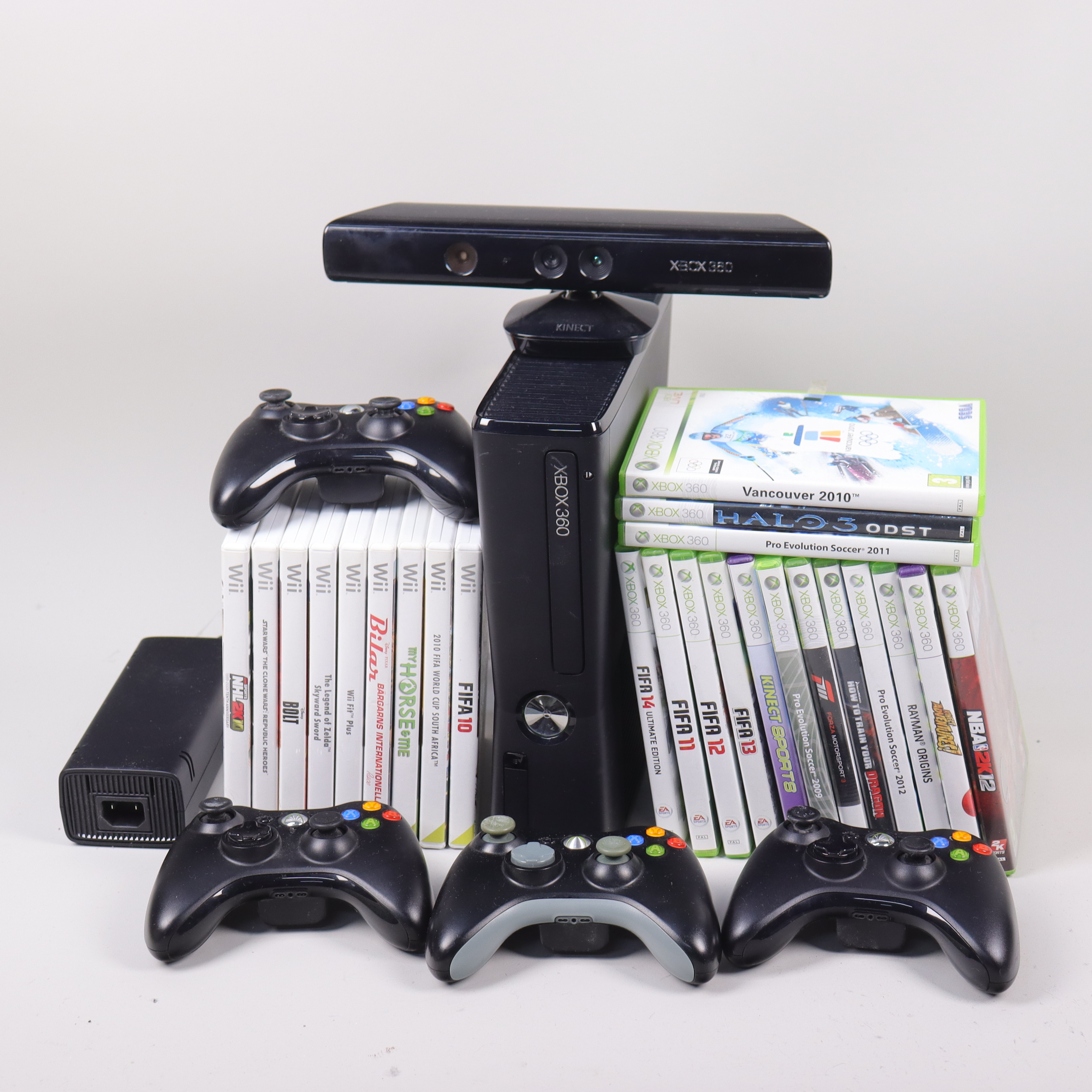 TV-SPEL, Xbox 360 konsoll med tillbehör samt Xbox 360 och Nintendo Wii spel.
