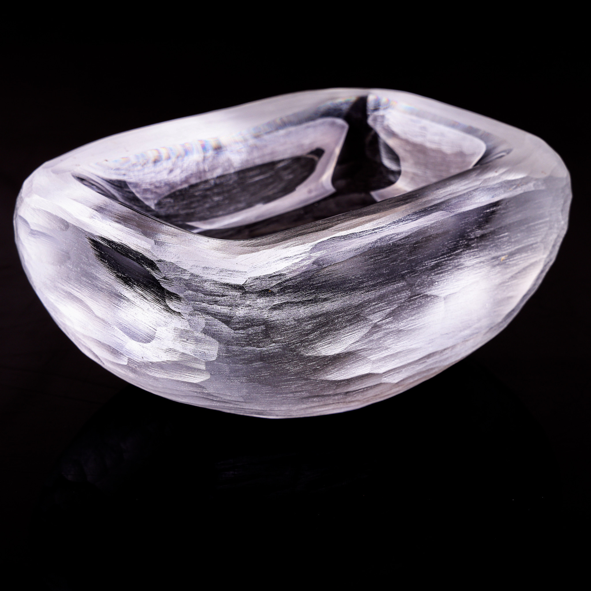 VICKE LINDSTRAND. Skål, Orrefors, "Platina", 1930-tal, isat klarglas, signerad Orrefors L 2253-421.