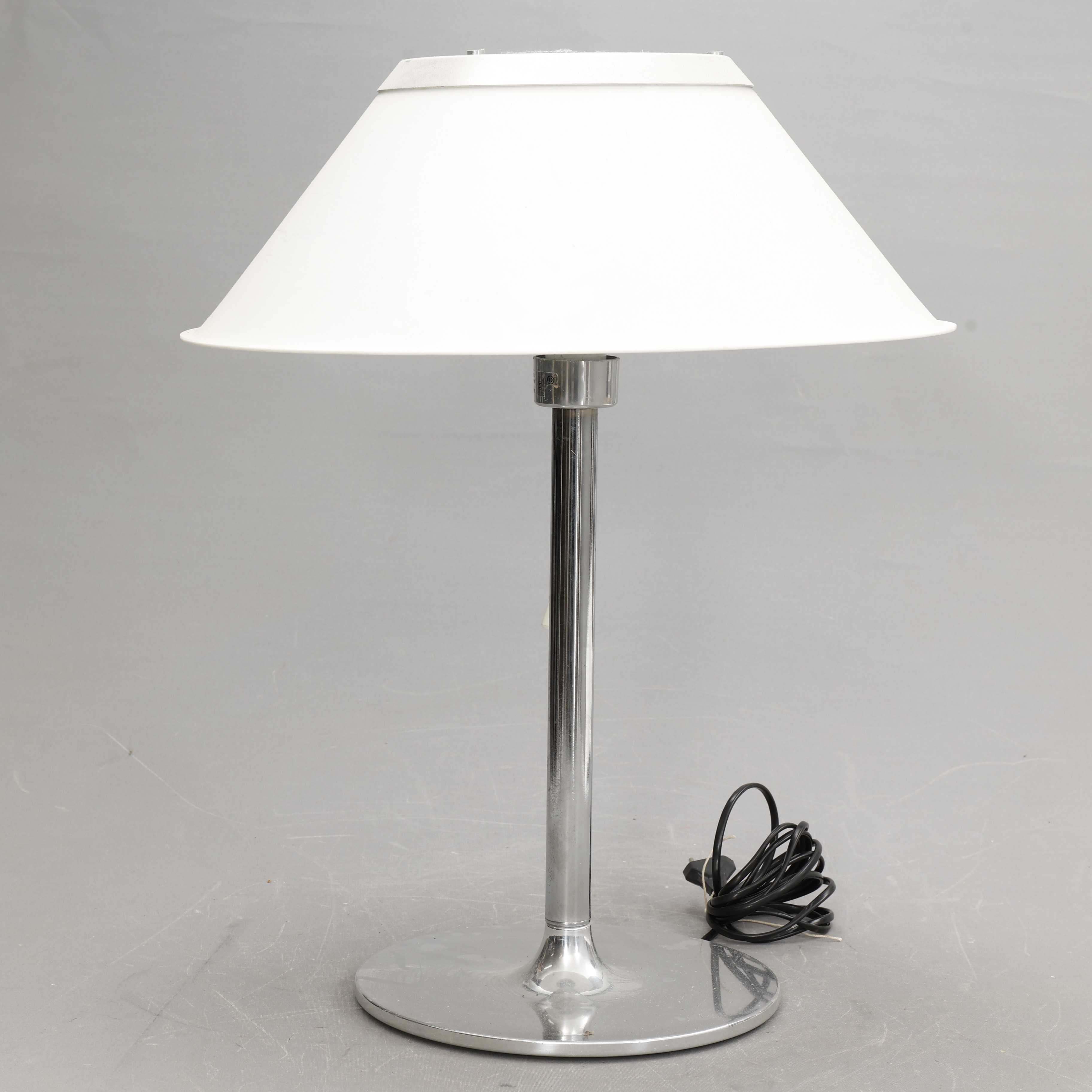 PER SUNDSTEDT. BORDSLAMPA, " Mars ", Kosta lampan, 1900-talets andra hälft.