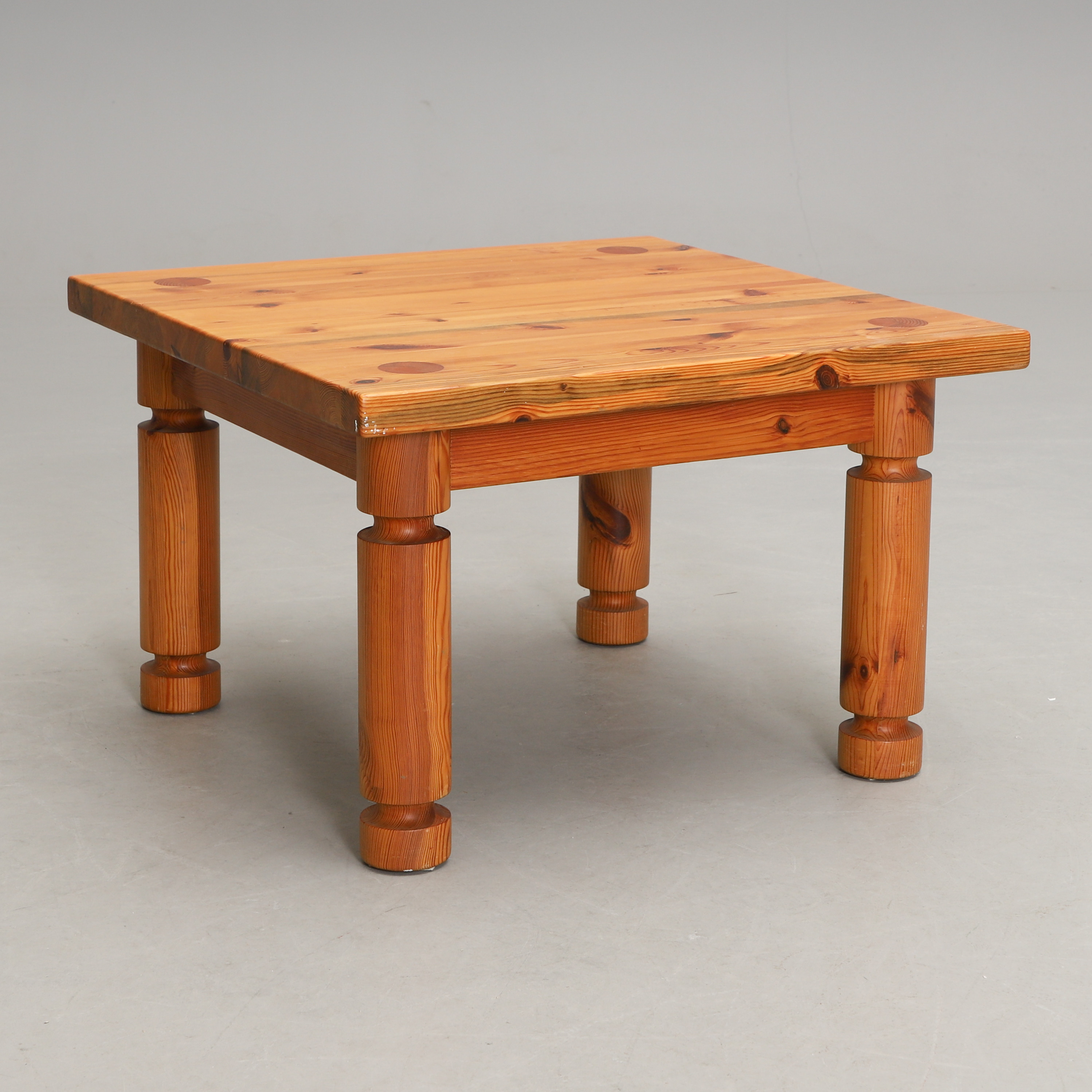 UNO & ÖSTEN KRISTIANSSON. SOFFBORD, furu, Luxus, Vittsjö, 1970-tal.