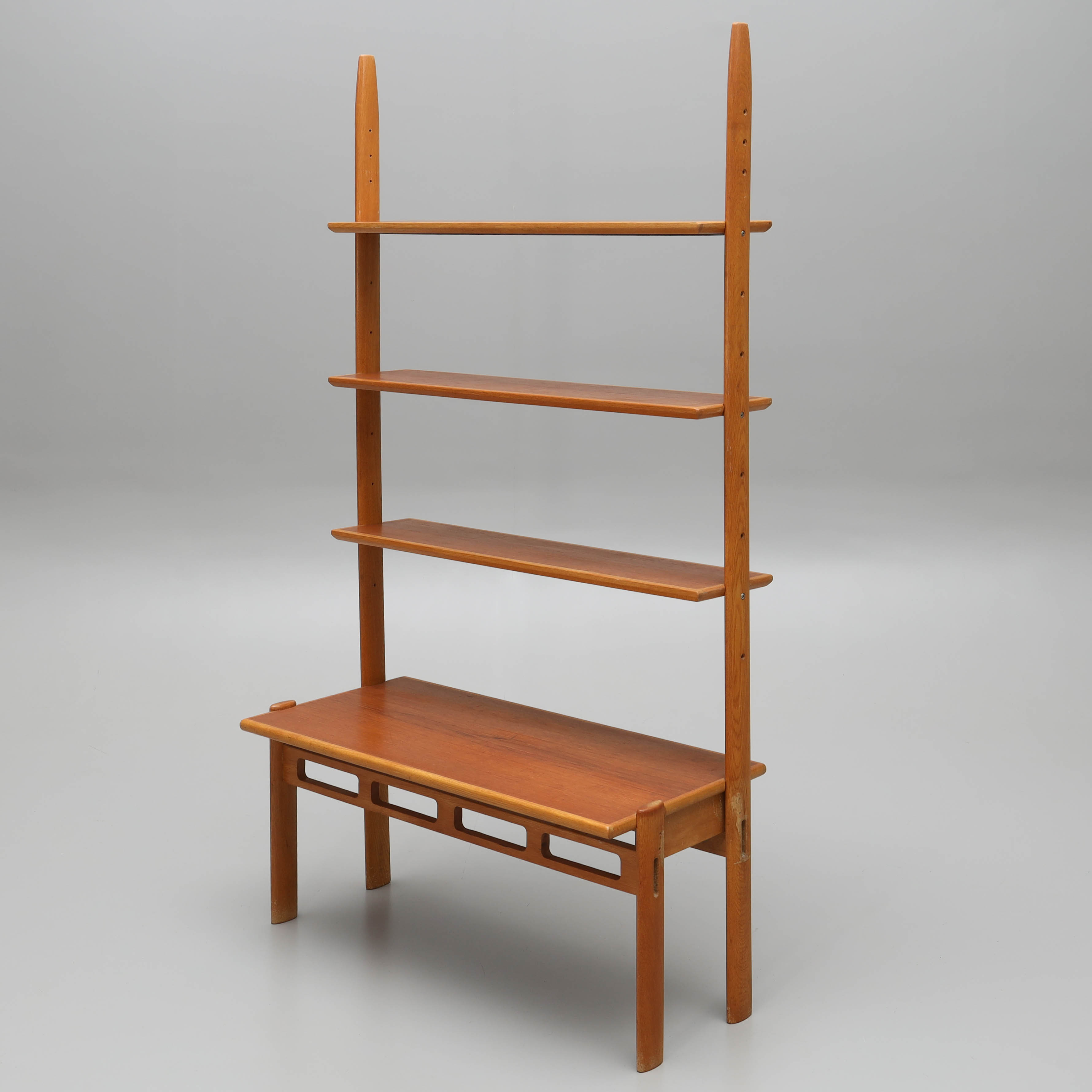WILLIAM WATTING. Bokhylla, teak & ek, modell "ML85", A/S Mikael Laursen Århus, Danmark, 1950/60-tal.