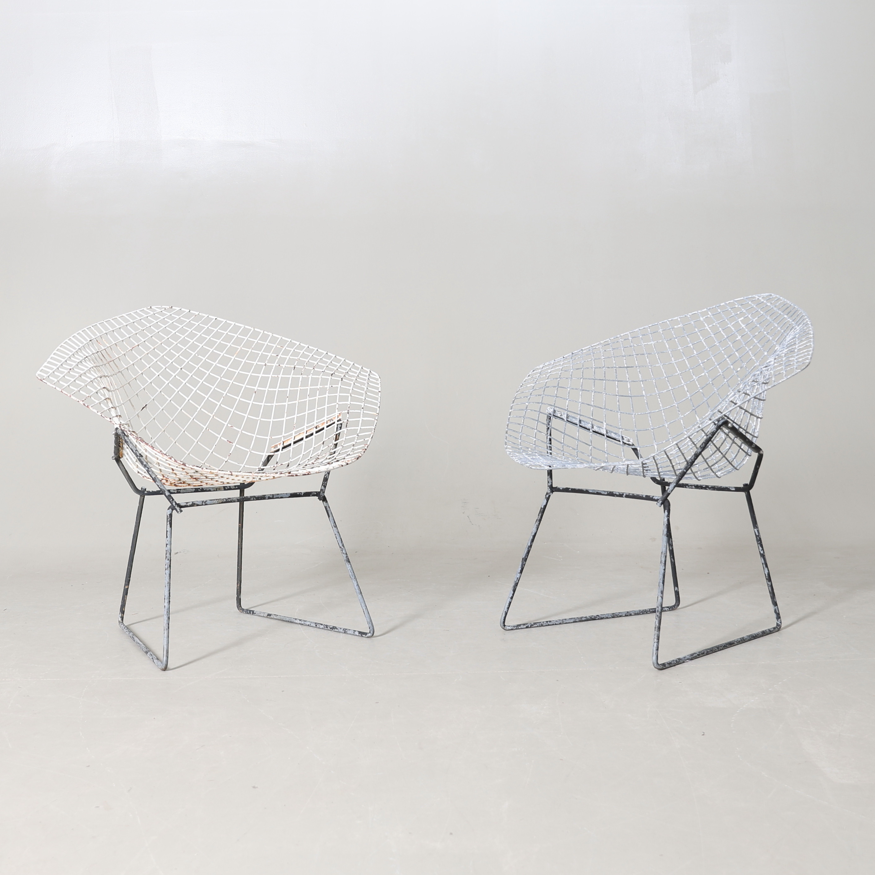 HARRY BERTOIA. "Diamond chair", 1 par, 1900-tal.