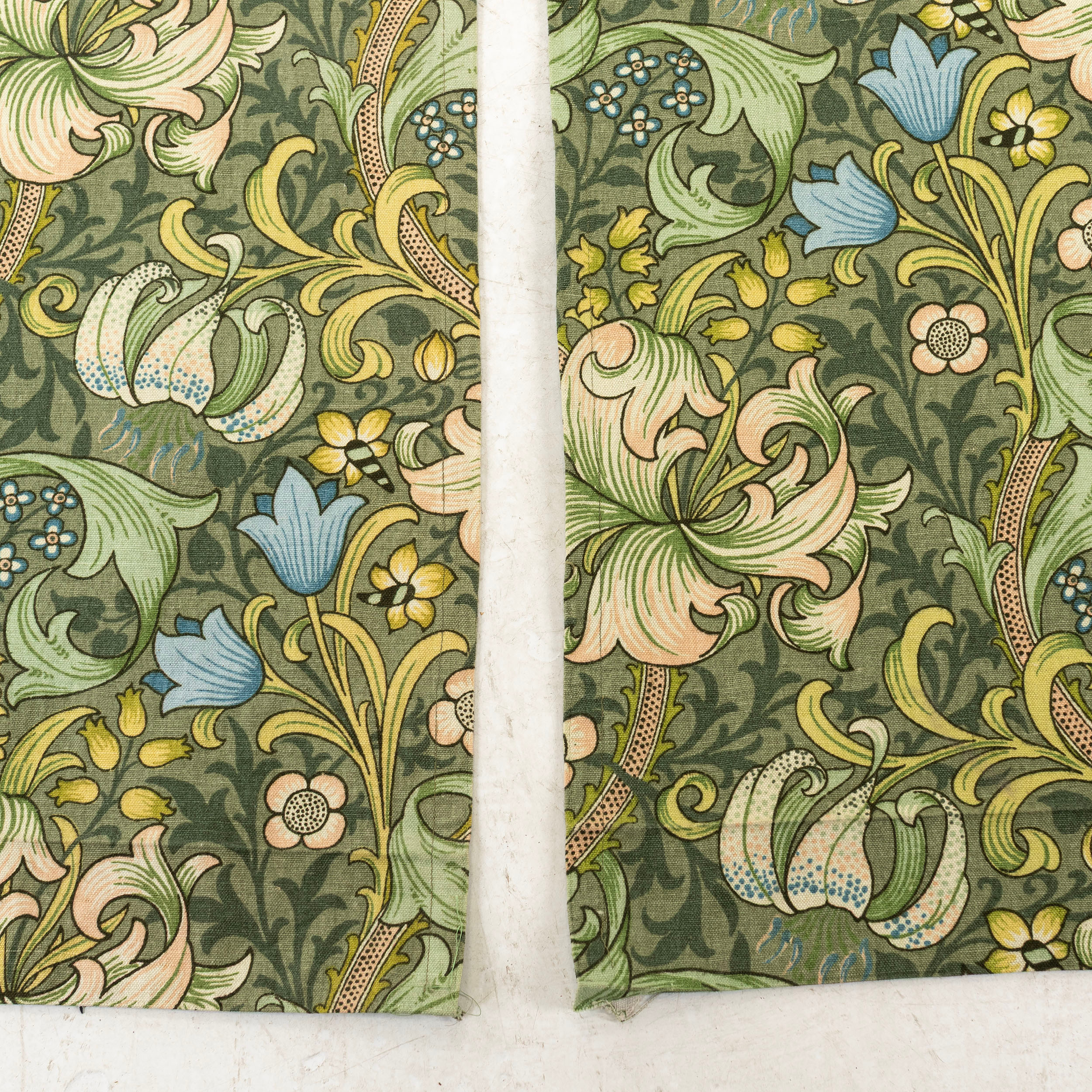 GARDINER, ett par, "Golden Lily", William Morris.