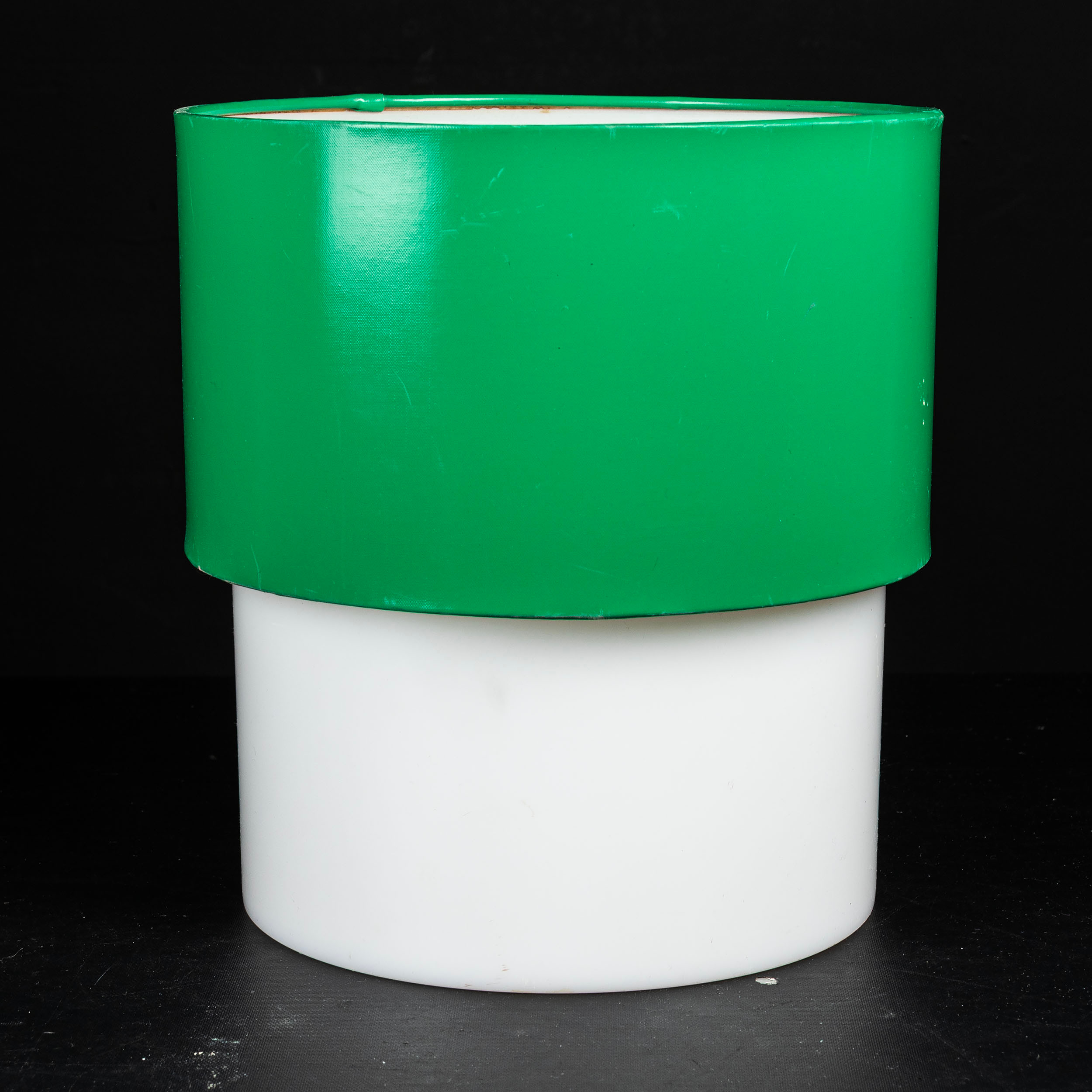 UNO & ÖSTEN KRISTIANSSON. Bordslampa, plast, Luxus, Vittsjö, 1970-tal.