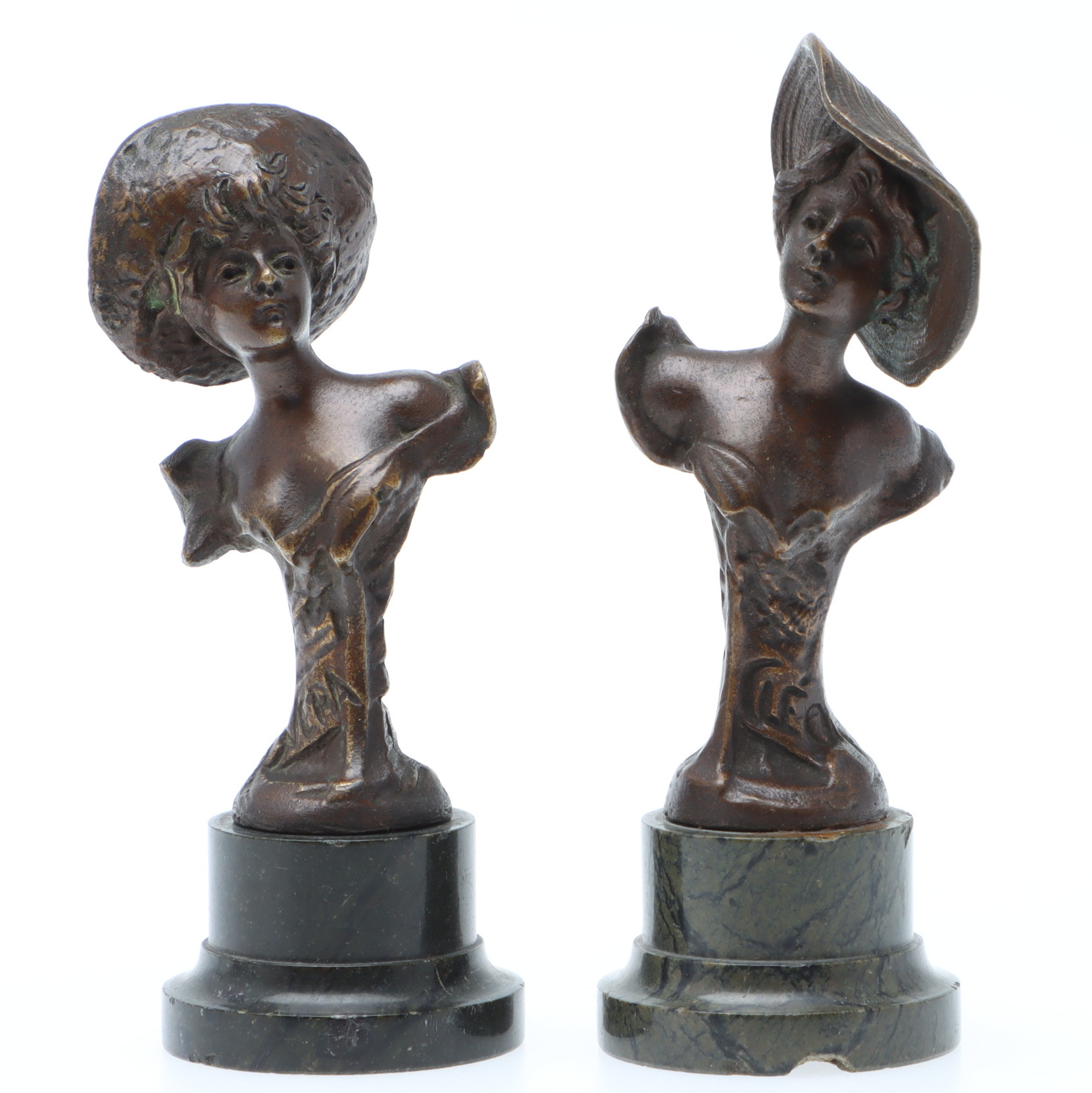 MINIATYRBYSTER, 2 st, kvinna i hatt, Art Nouveau, Frankrike, tidigt 1900-tal.