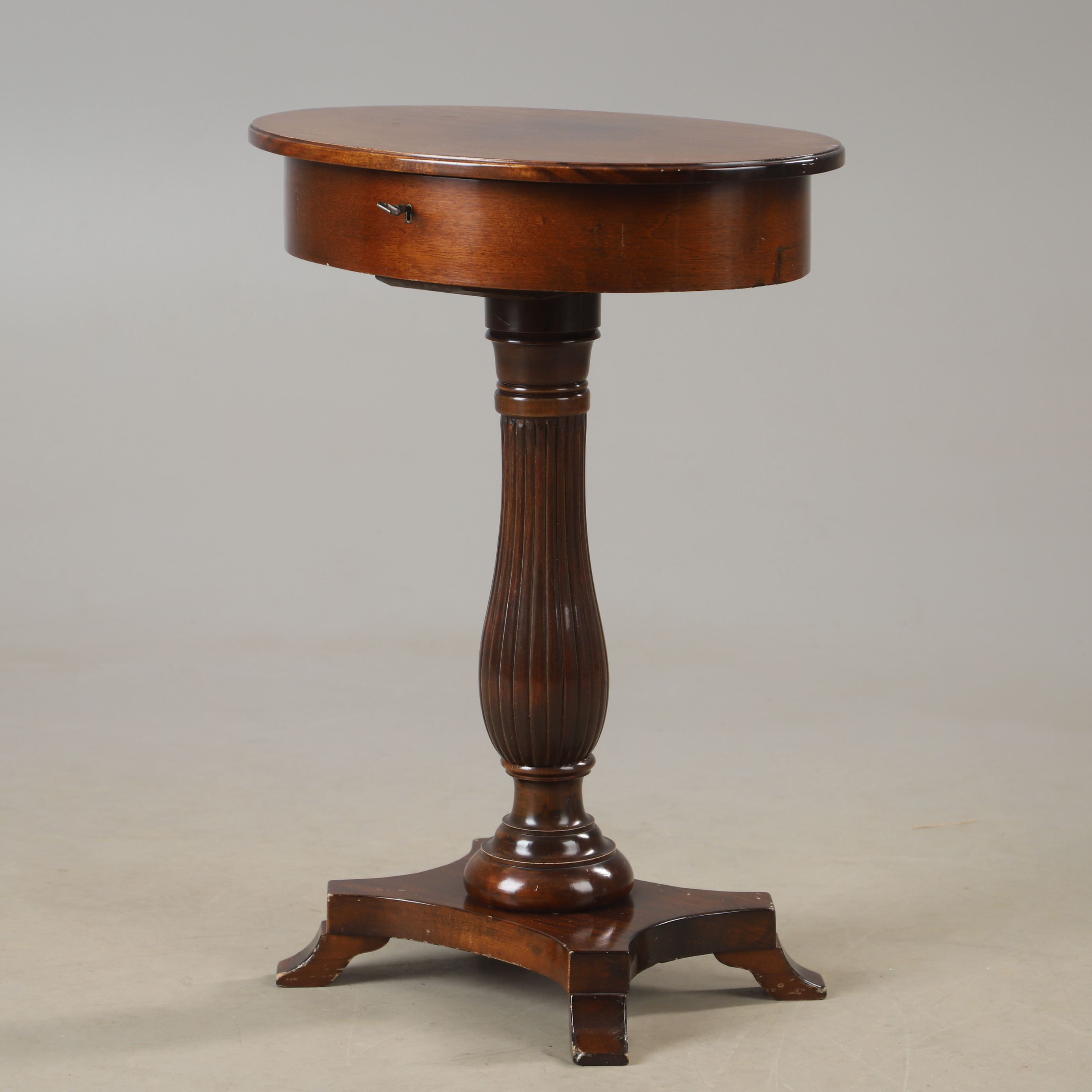 SYBORD, mahogny, empire.