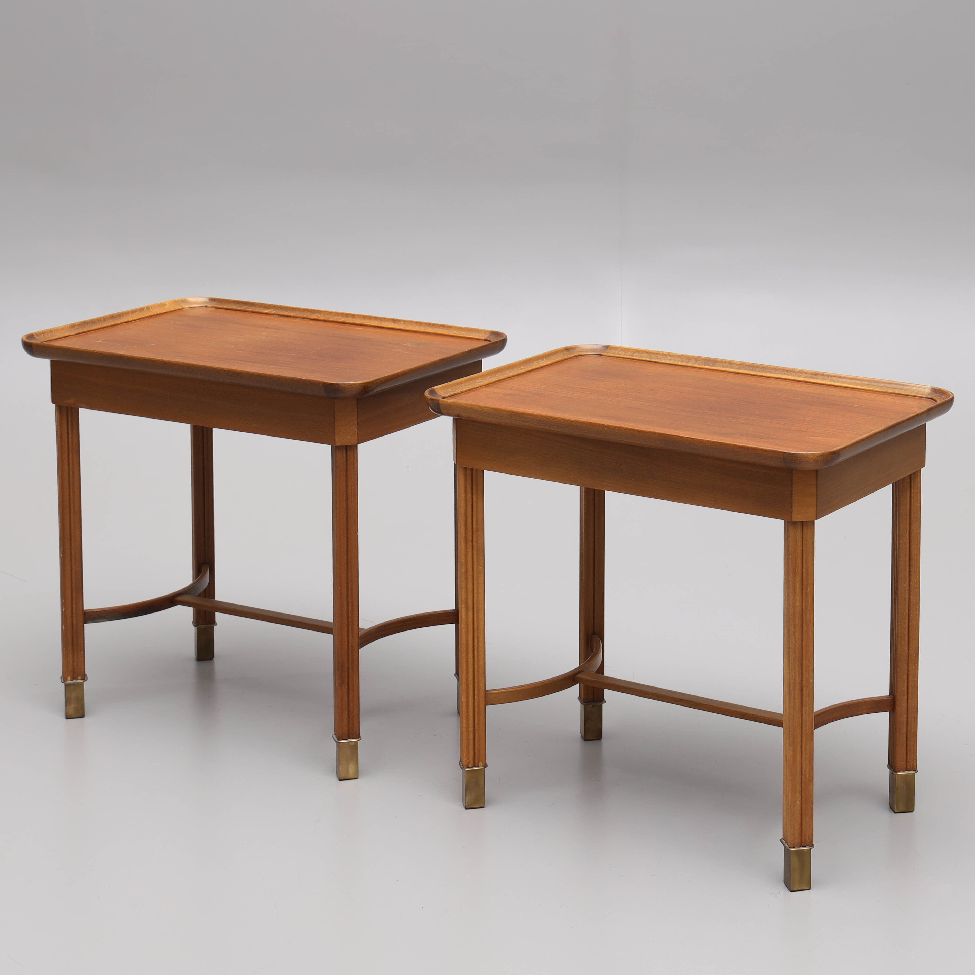 SIDOBORD, 2 st, mahognyfanér, 1900-talets mitt.