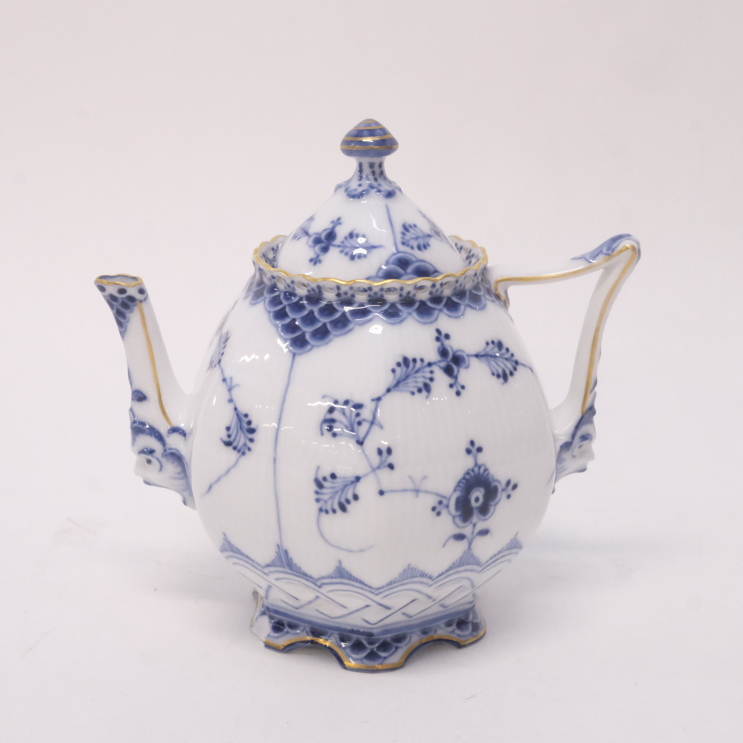 TEKANNA, "MUSSELMALET", ROYAL COPENHAGEN.