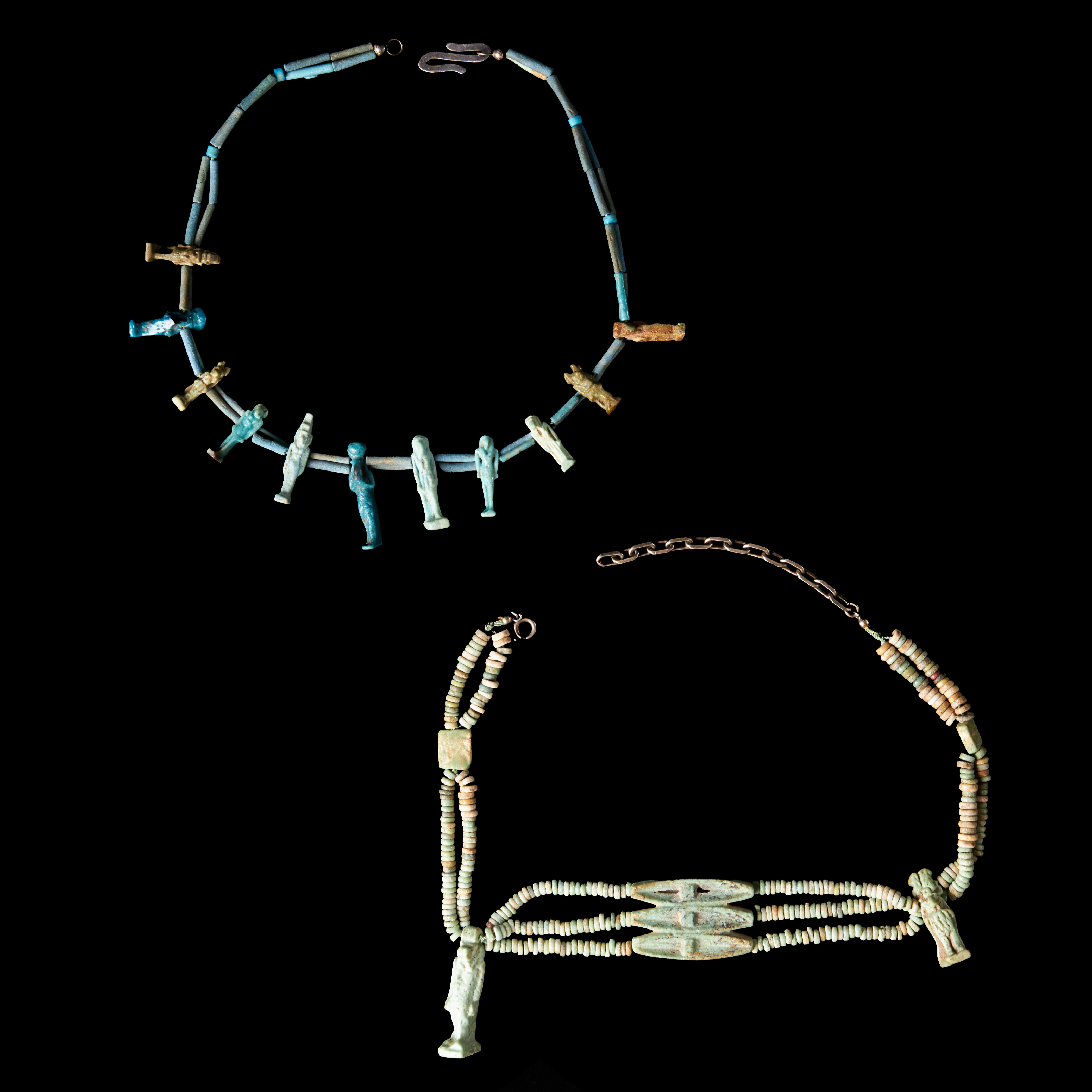BEGRAVNINGSHALSBAND, 2 st, Egypten, tredje mellanperioden till sentid 1090-332 f Kr, med totalt 15 amuletter, samt pärlor, fajans, pärlorna och amuletterna kommer från flera olika ursprungliga halsband.