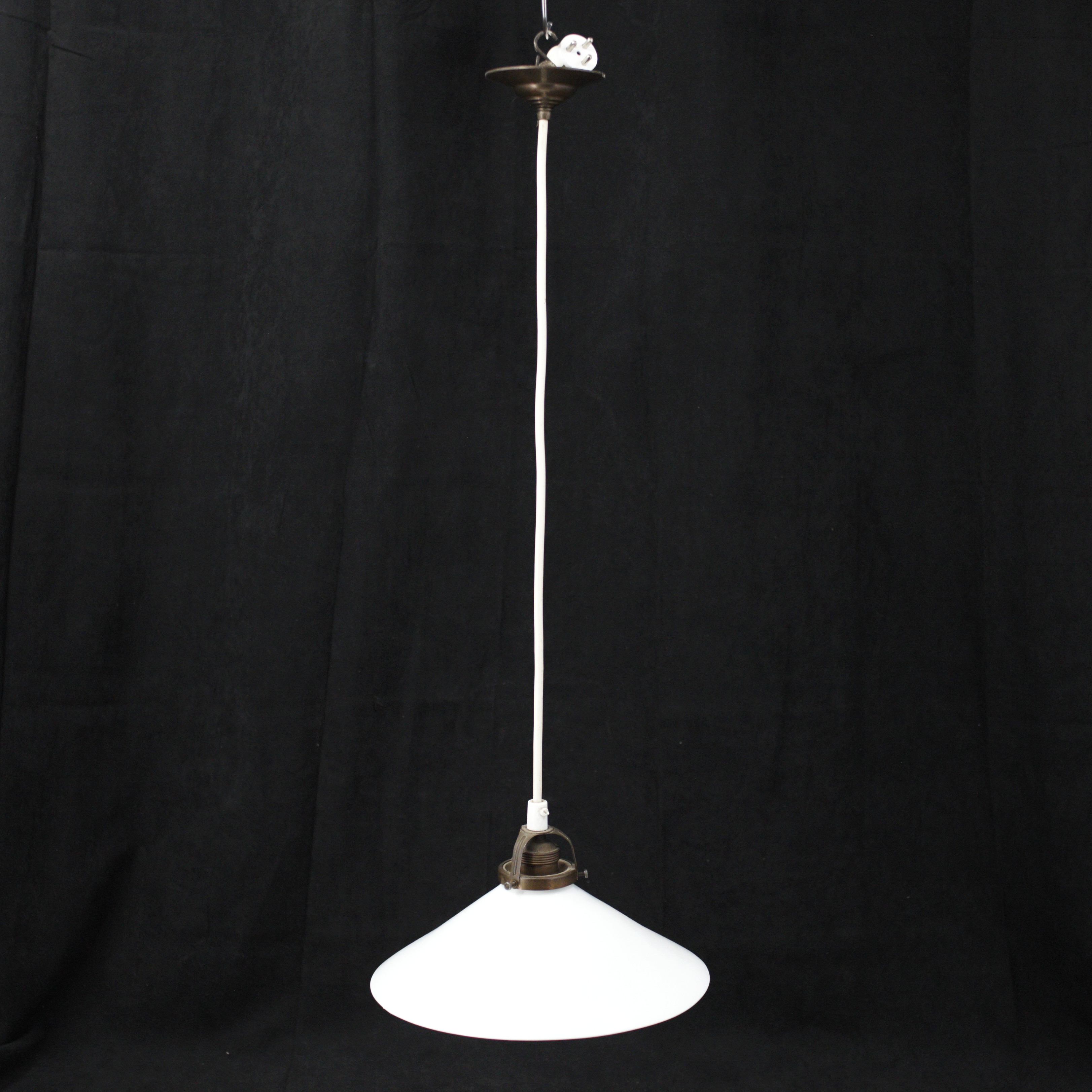 SKOMAKARLAMPA, mässing, kupa av glas, 1900-tal.