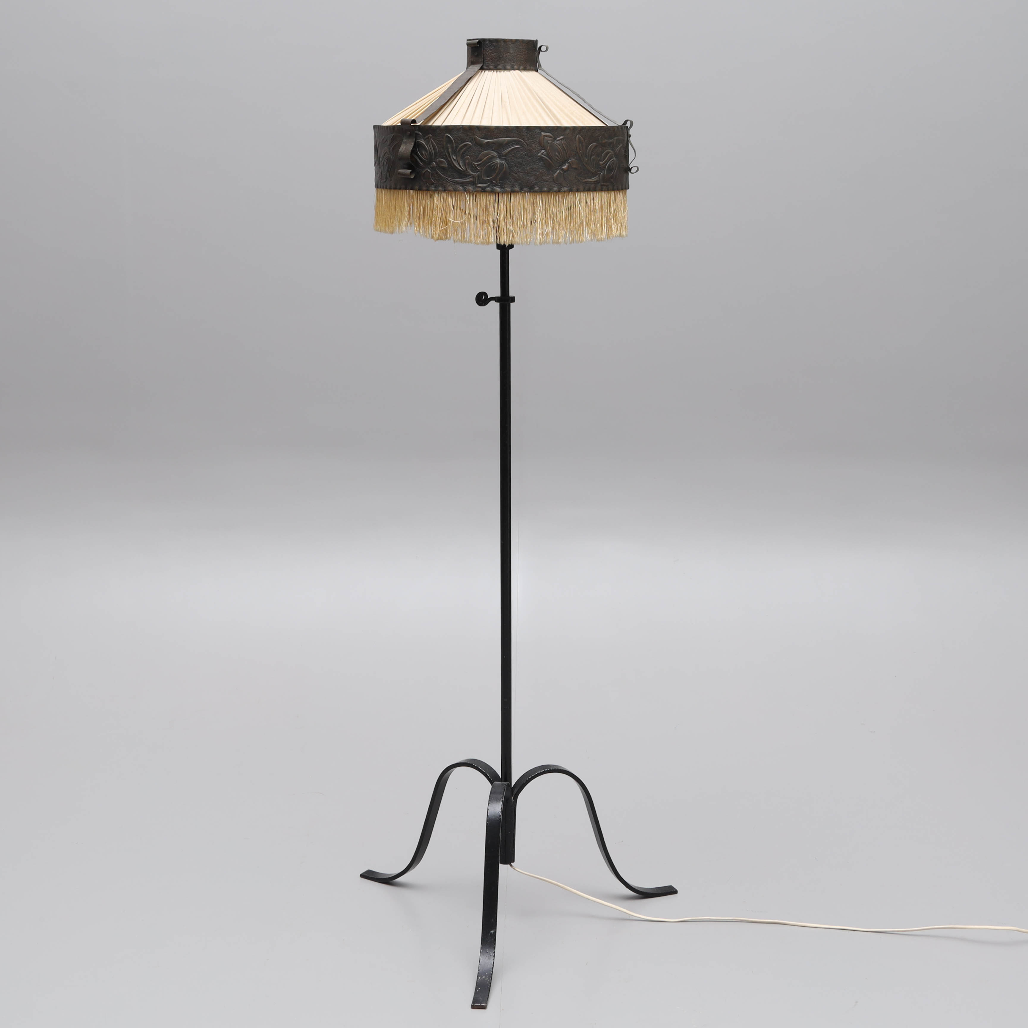 GOLVLAMPA, metall, floral dekor, jugend, tidigt 1900-tal.