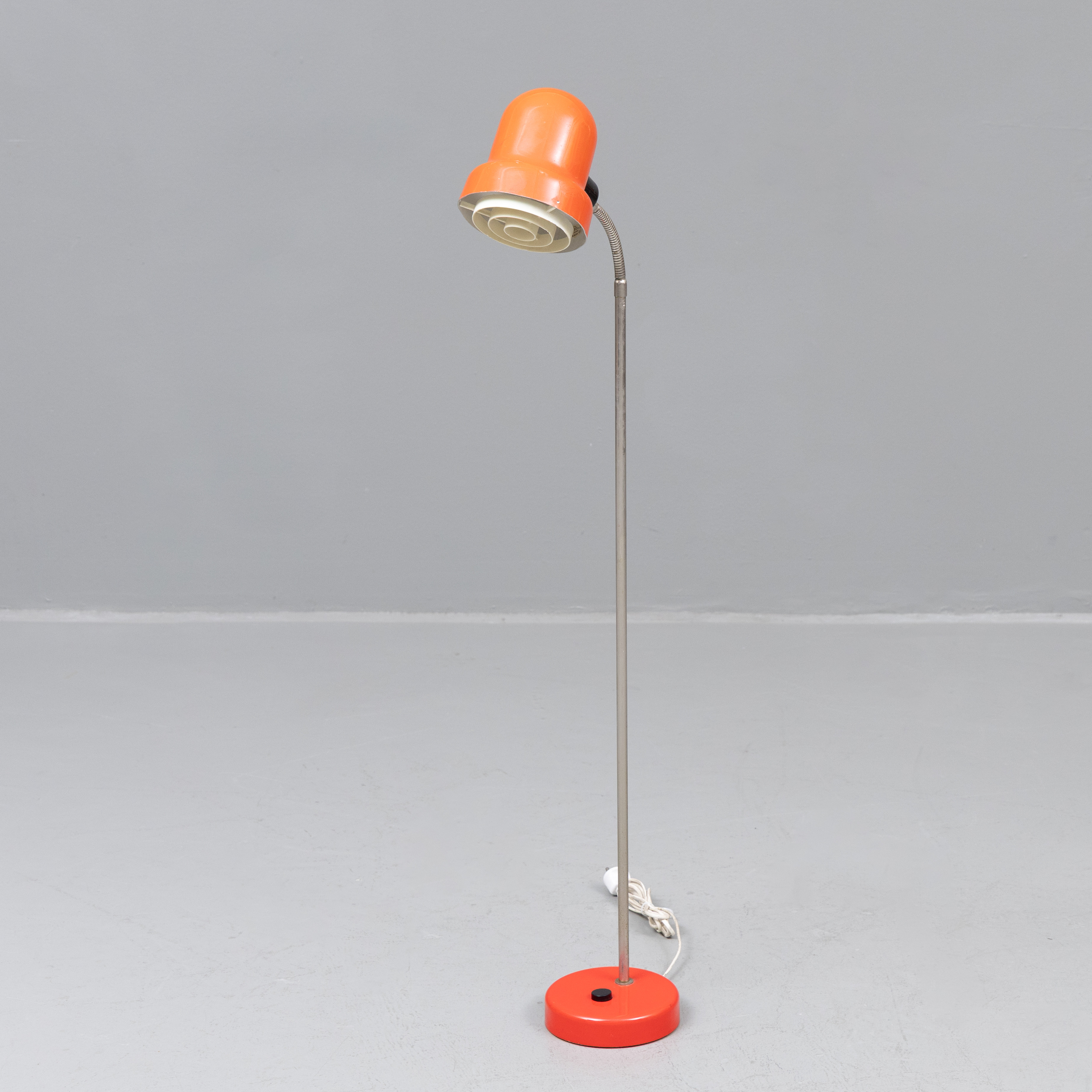 GOLVLAMPA, metall/plast, "typ 5705", Elidus, 1900-talets senare del.