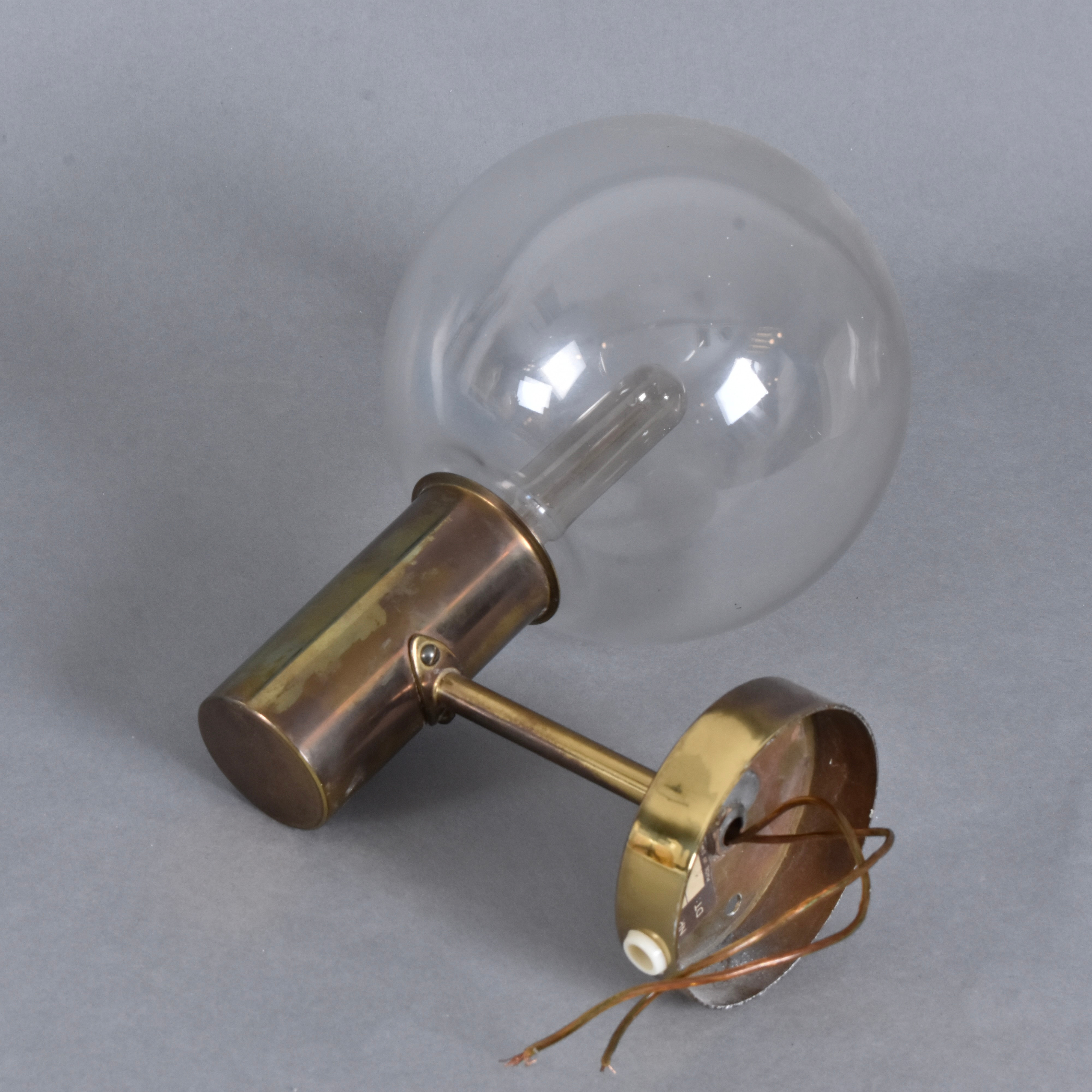 HANS AGNE JAKOBSSON. Vägglampa, mässing/glas, Nr 149, Markaryd.