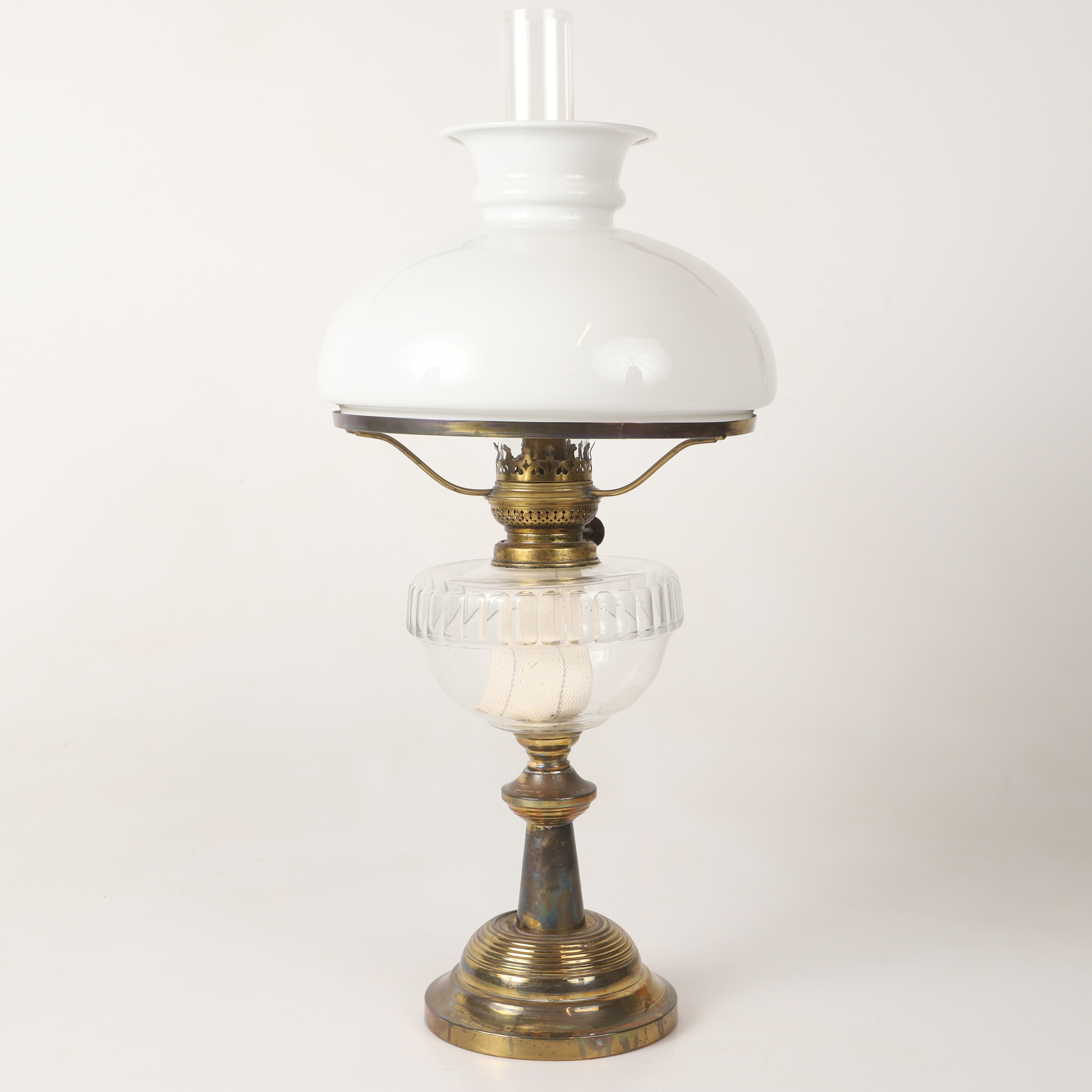 BORDSFOTOGENLAMPA, mässing/glas, 1900-talets första hälft.