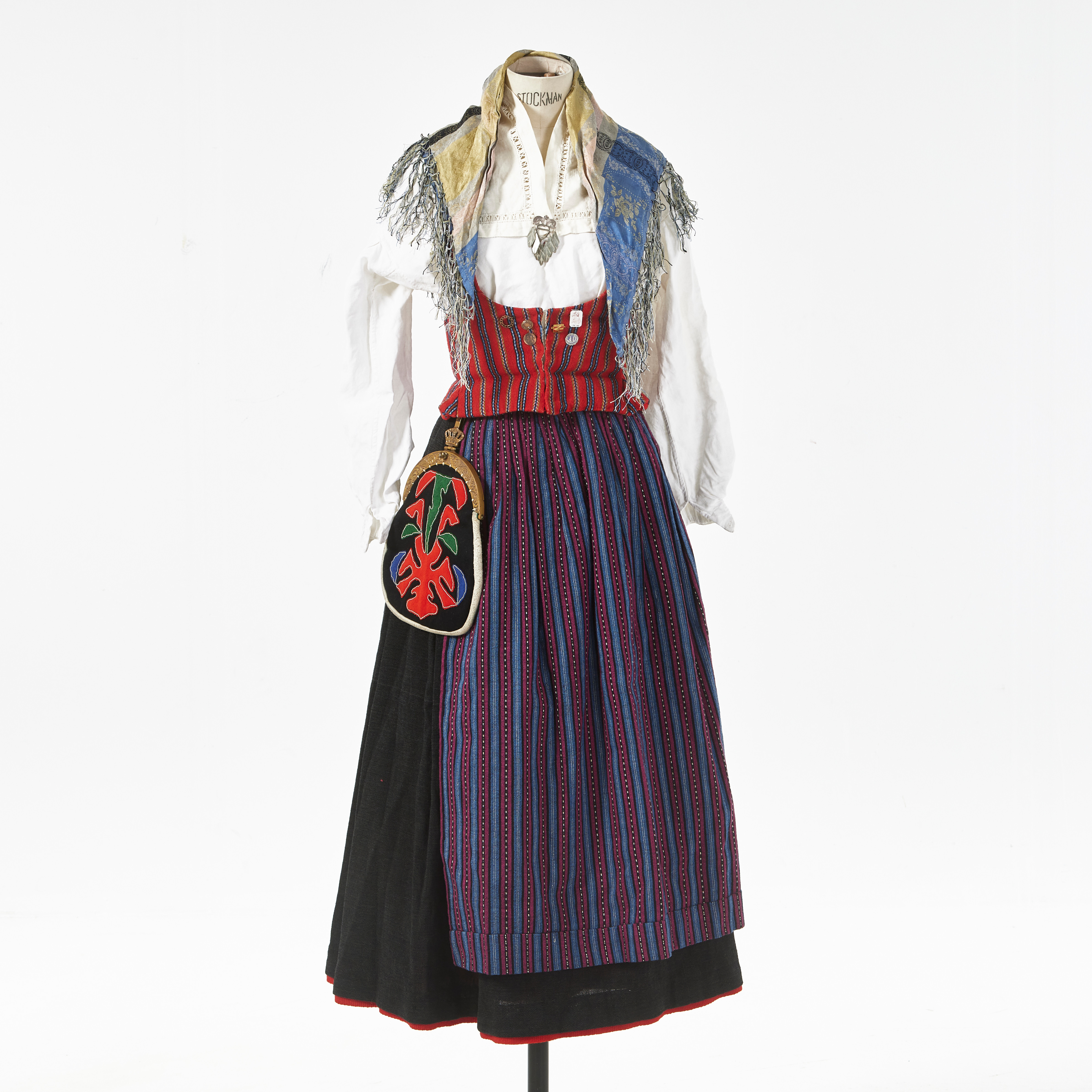 FOLKDRÄKT, dam, 11 delar, Färila, Hälsingland, ca 1970.