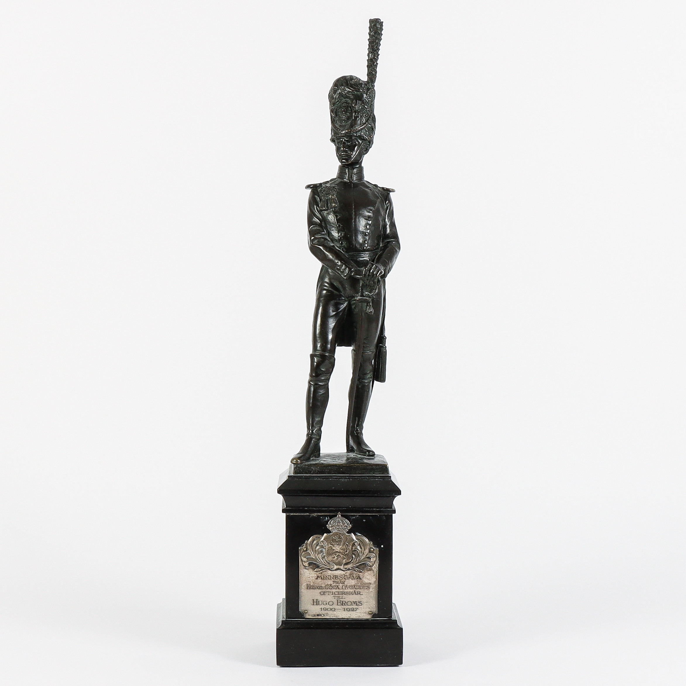 ALFRED OHLSON. Skulptur, borns, föreställande Livgardist.