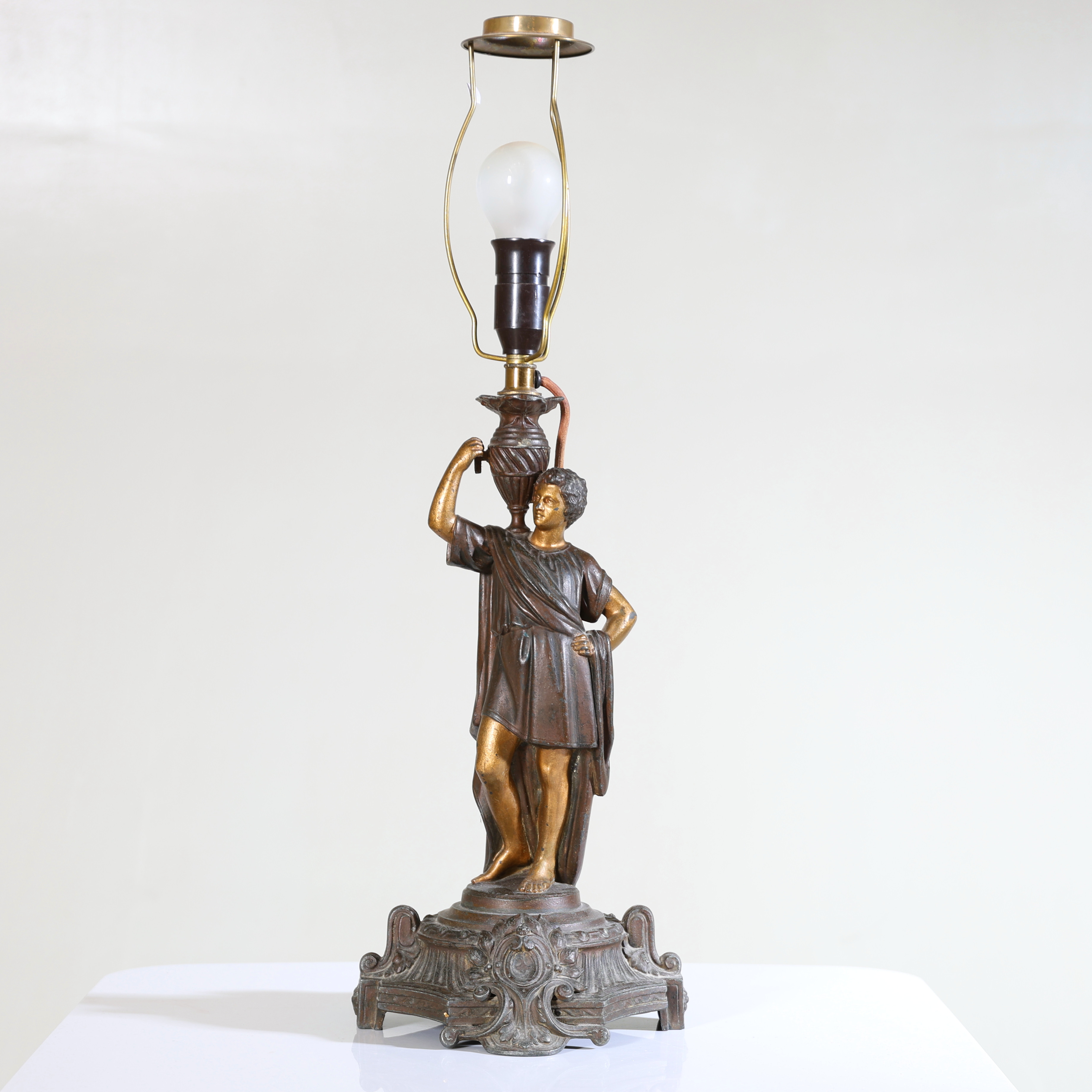 BORDSLAMPA, patinerad metall, 1900-talets början.