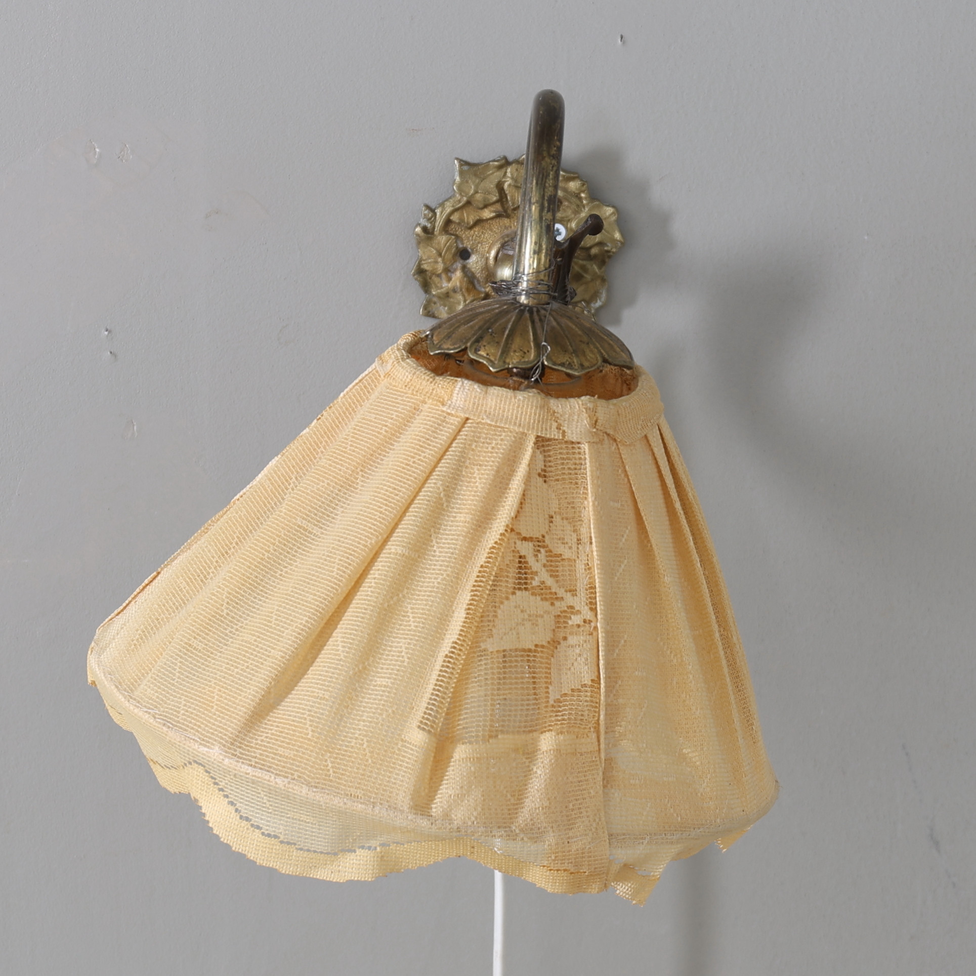 VÄGGLAMPA, mässing & malm, 1900-talets början.
