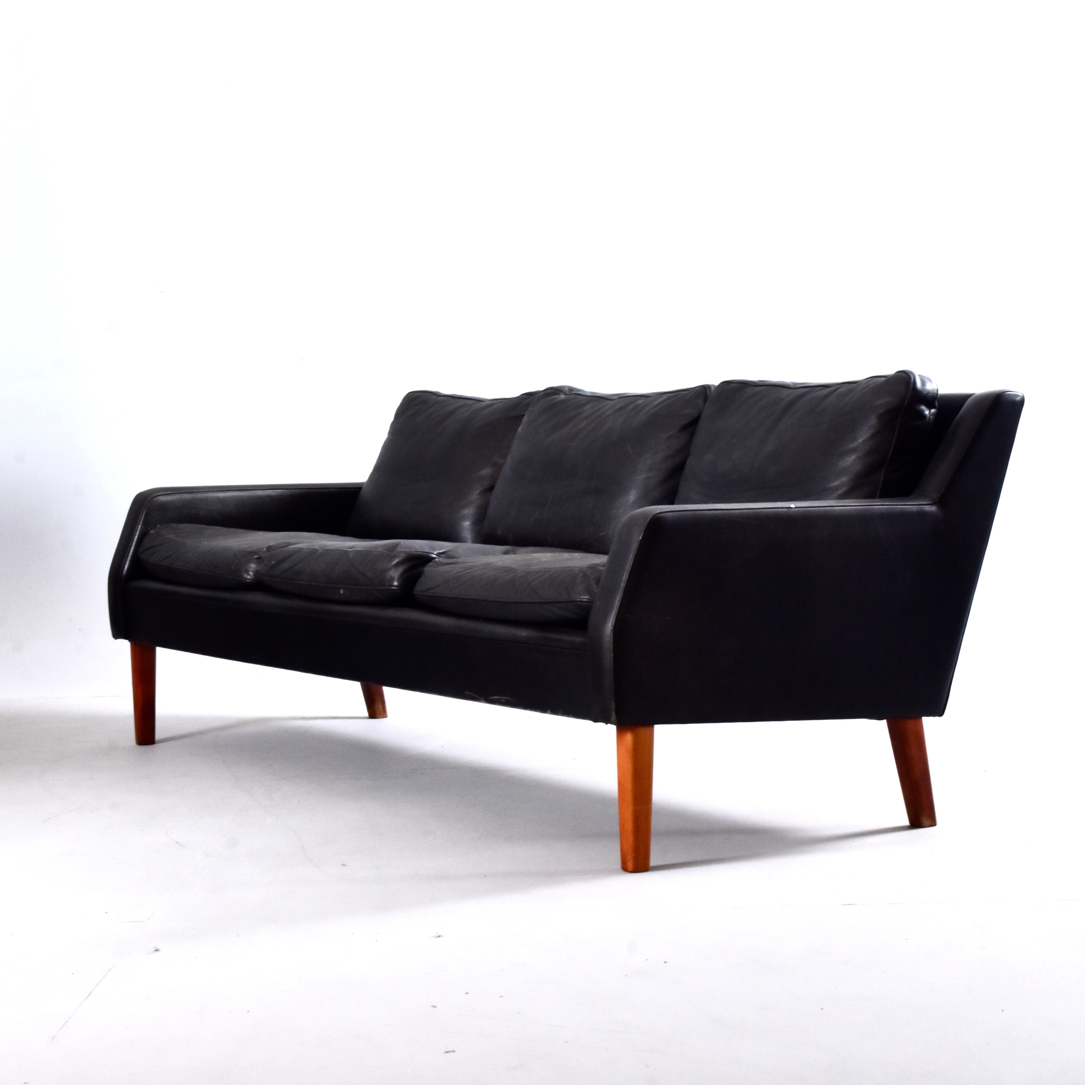 SOFFA, 3-sits, skinn, troligen Danmark, 1960-tal.
