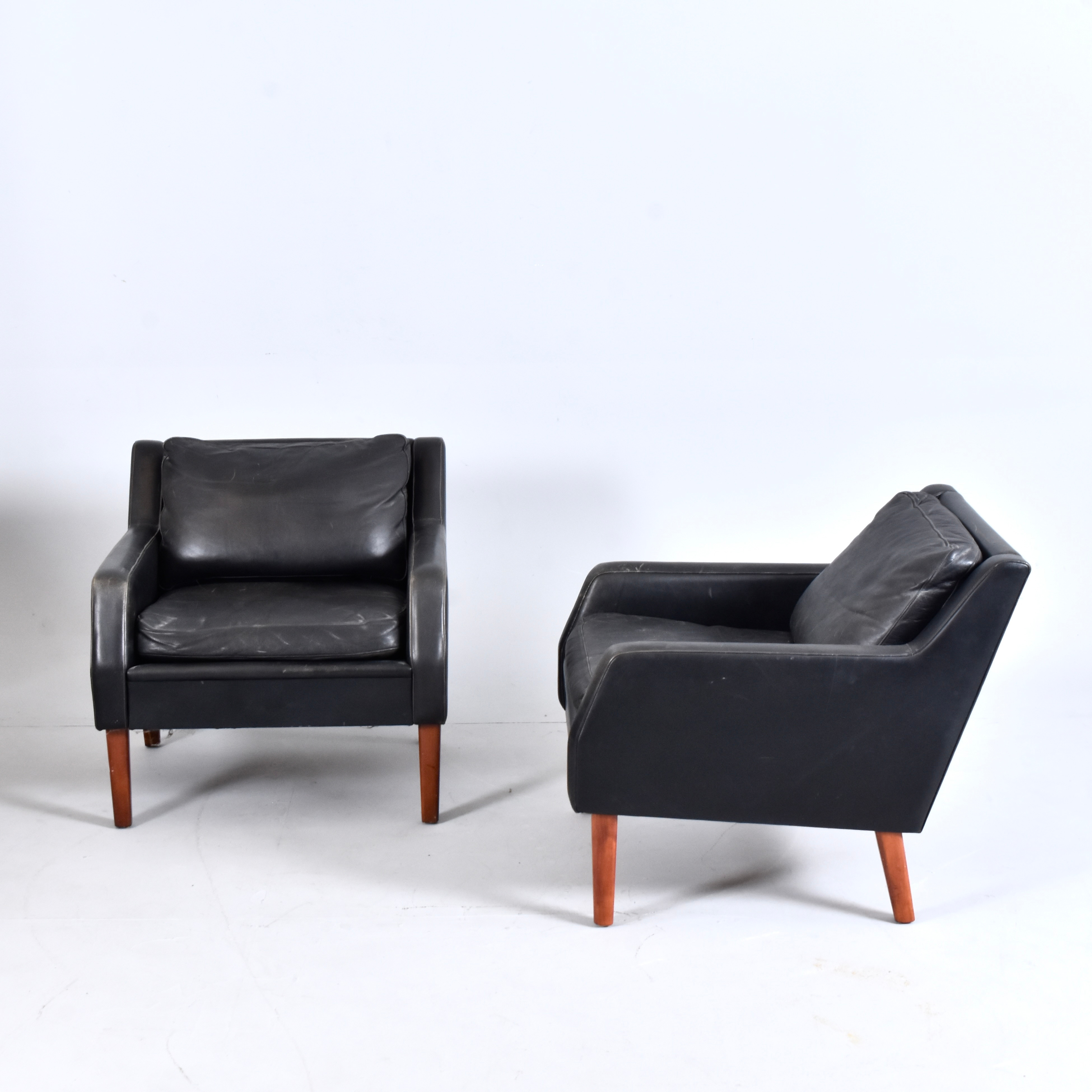 FÅTÖLJER, 1-par,, skinn, troligen Danmark, 1960-tal.