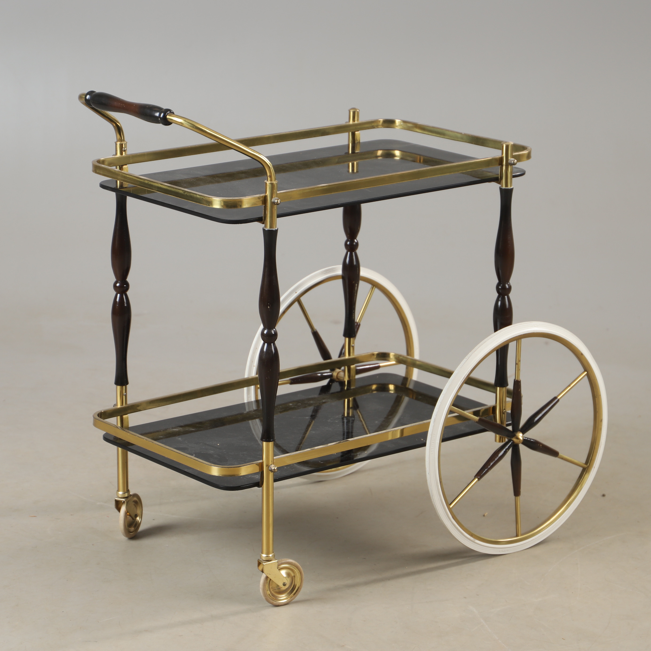 SERVERINGSVAGN, mässing och glas, 1900-talets andra hälft.