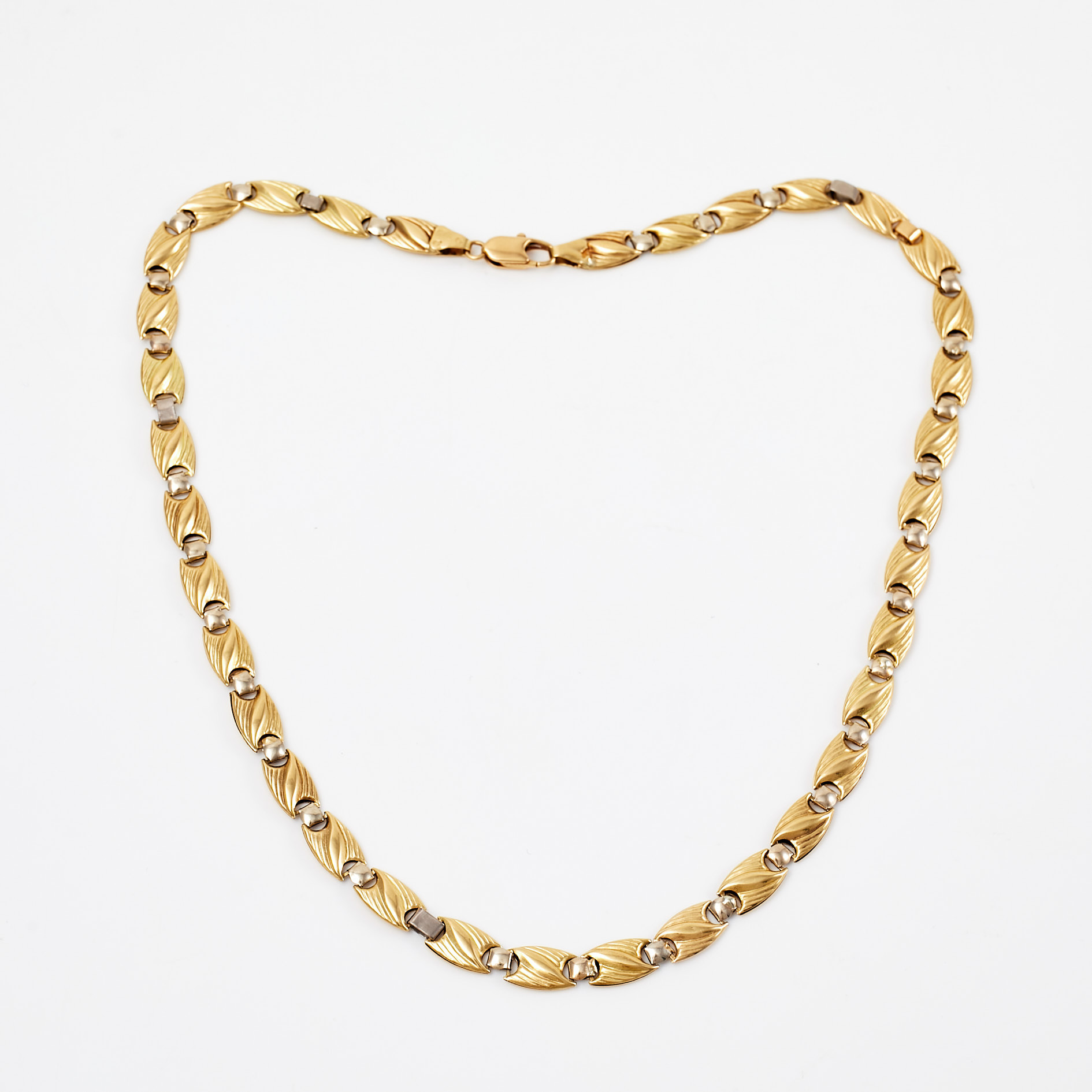 HALSBAND, 18 k röd- samt vitguld, utländska stämplar.