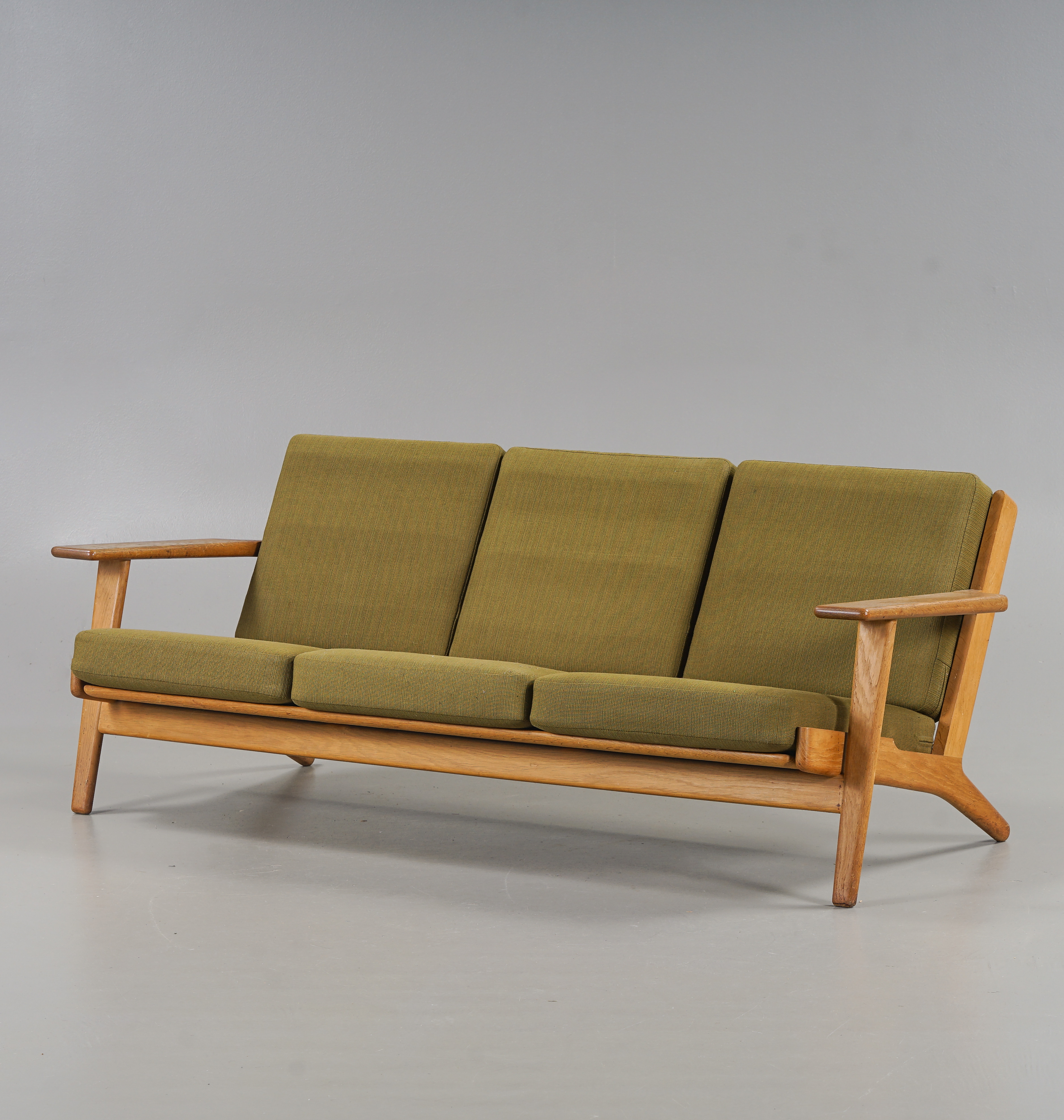 HANS J WEGNER. Soffa "GE 290" Ek, Grön textilklädsel, Getama, Danmark, 1950/60-tal.