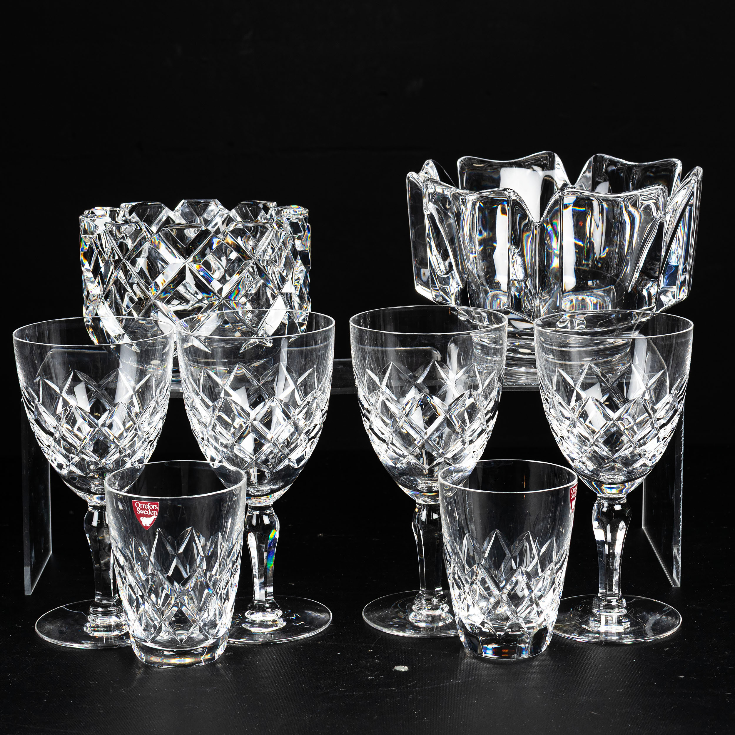 GLASFÖREMÅL, 8 delar, "Karolina", "Corona" & "Sofiero", Orrefors.