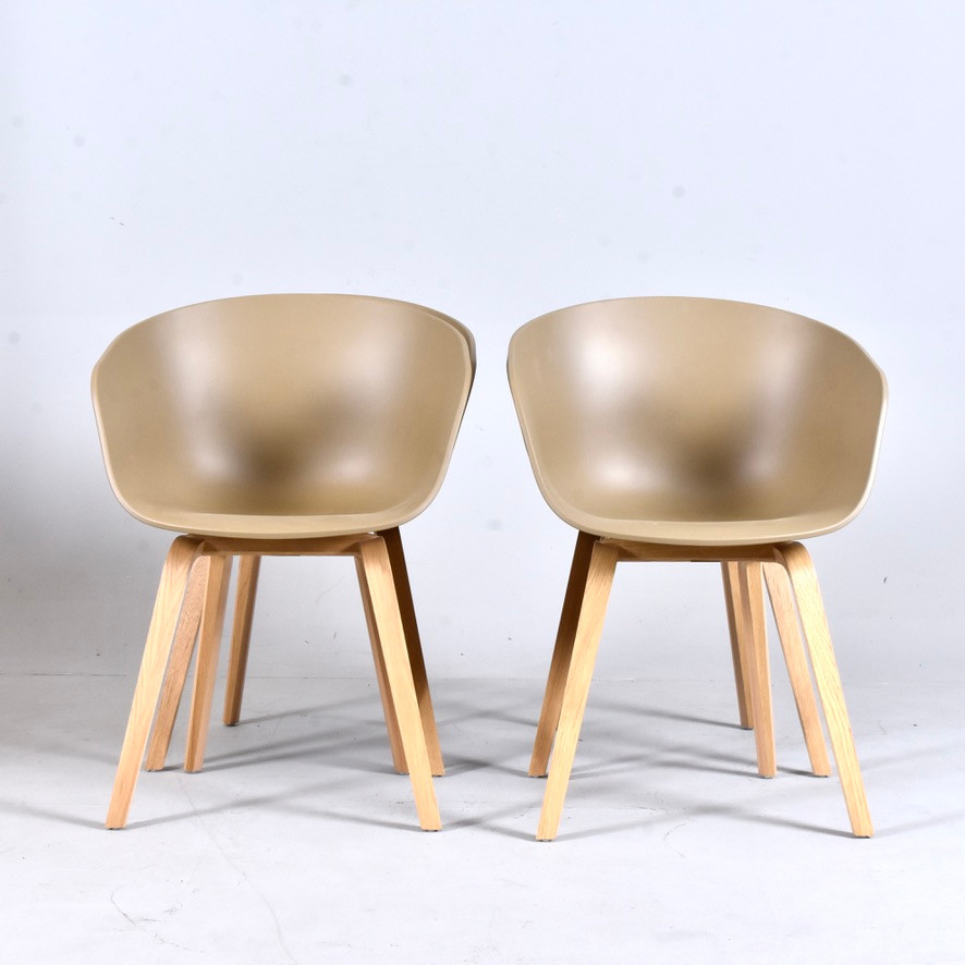 HEE WELLING. armstolar, 4 st, lackerad ek med sits i återvunnen polypropylene, HAY "About a Chair, AAC22".