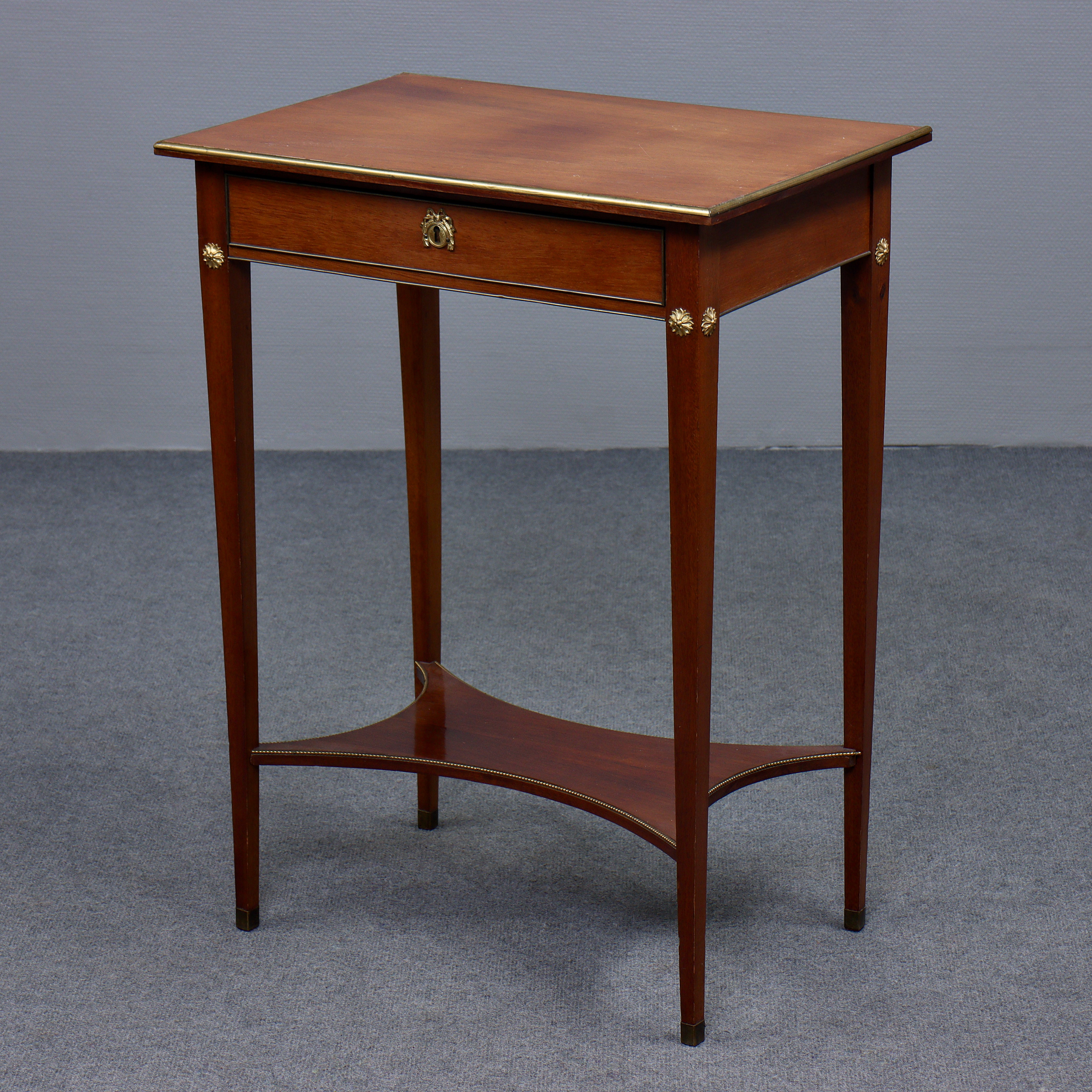 SYBORD MED BRONSER, MASSIV MAHOGNY, GUSTAVIANSK STIL, 1900-TALETS FÖRSTA HÄLFT.