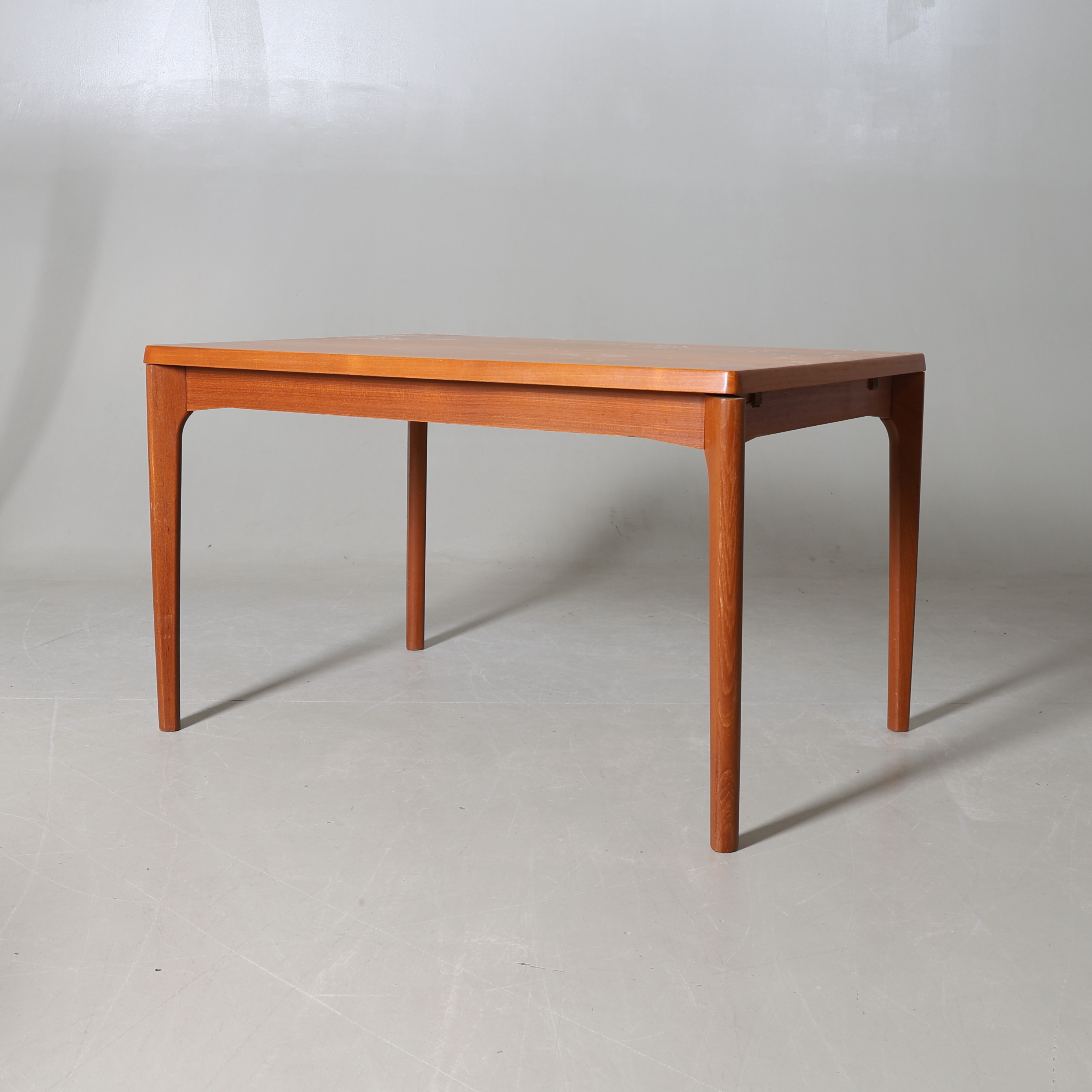 HENNING KJÆRNULF. bord, teak, Vejle Møbelfabrik, Danmark.