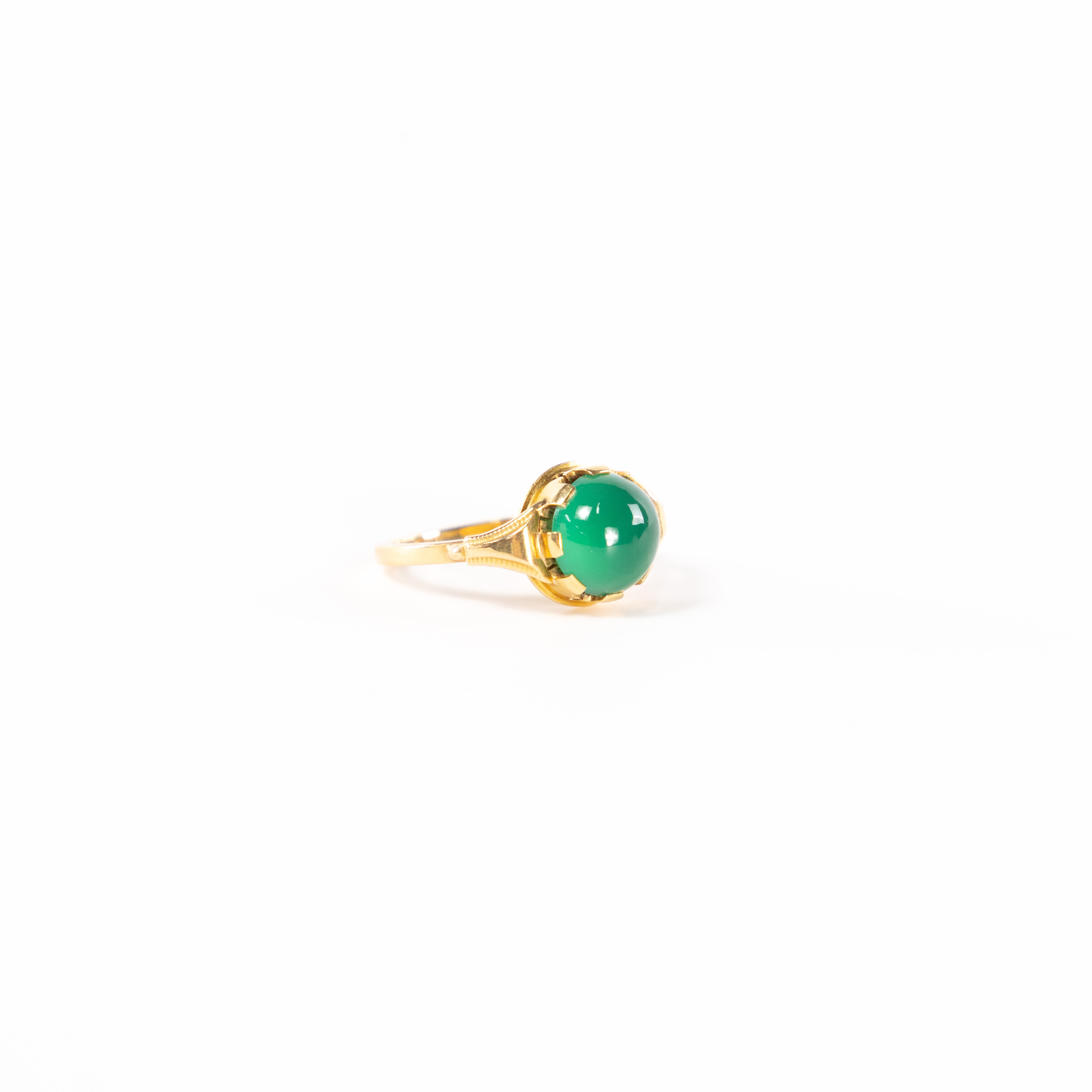 RING. Med grön sten, 18k guld.