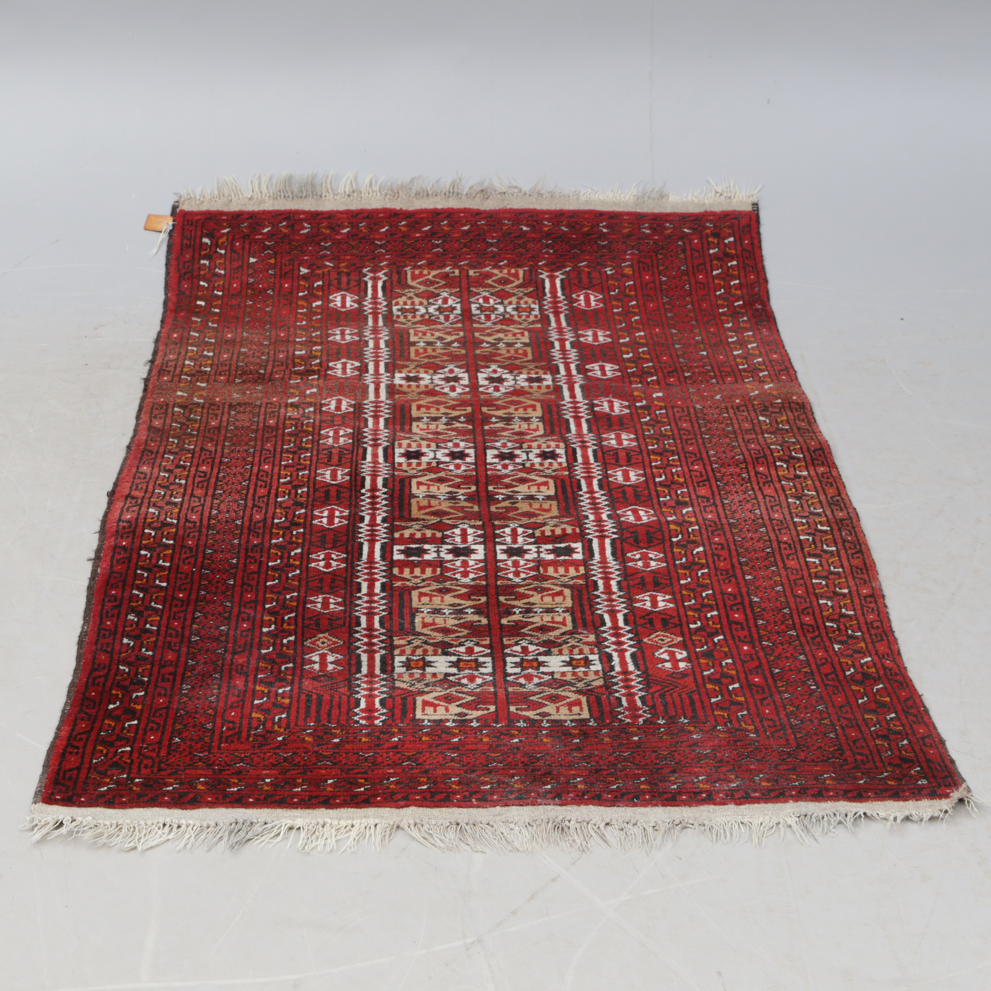 MATTA, röd, Orientalisk. 112x203.