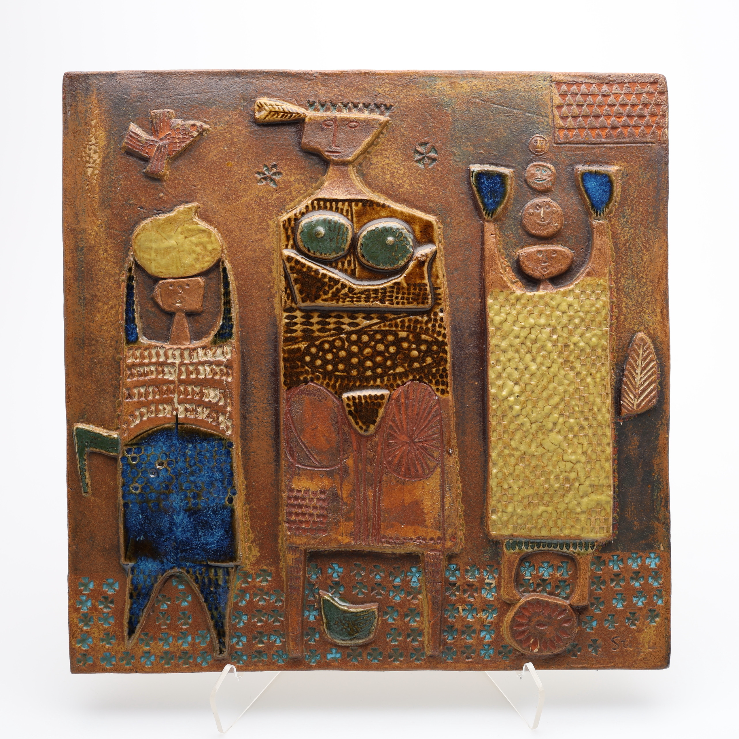STIG LINDBERG. VÄGGRELIEF, TRE GESTALTER, 1960/70-TAL.
