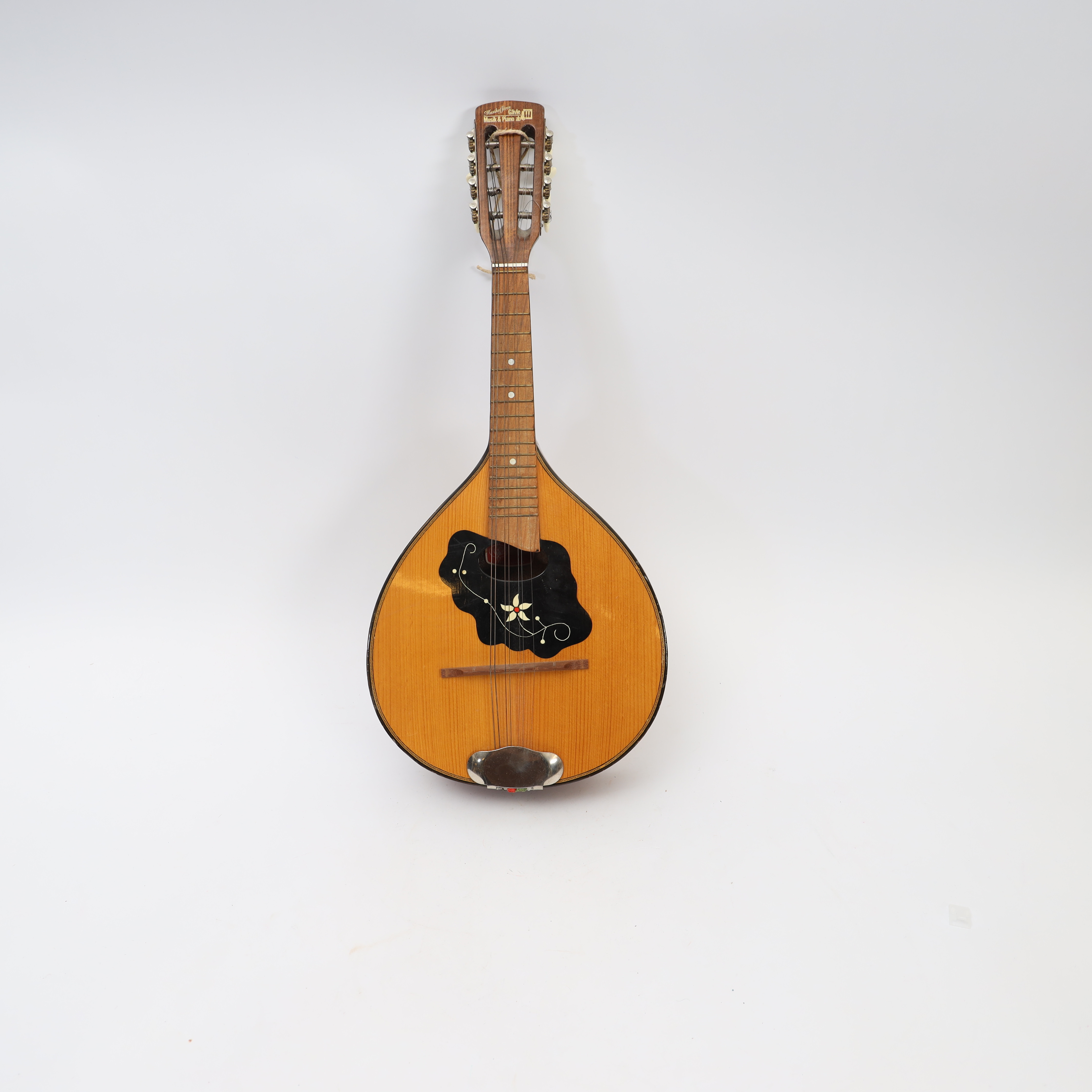 MANDOLIN, "Cremona" fanerad med inläggningar.