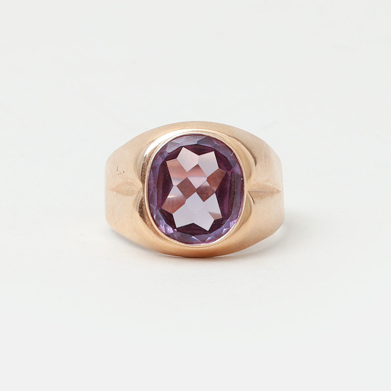 RING, 14k guld med syntetisk sten, vikt ca 7,5 gram.