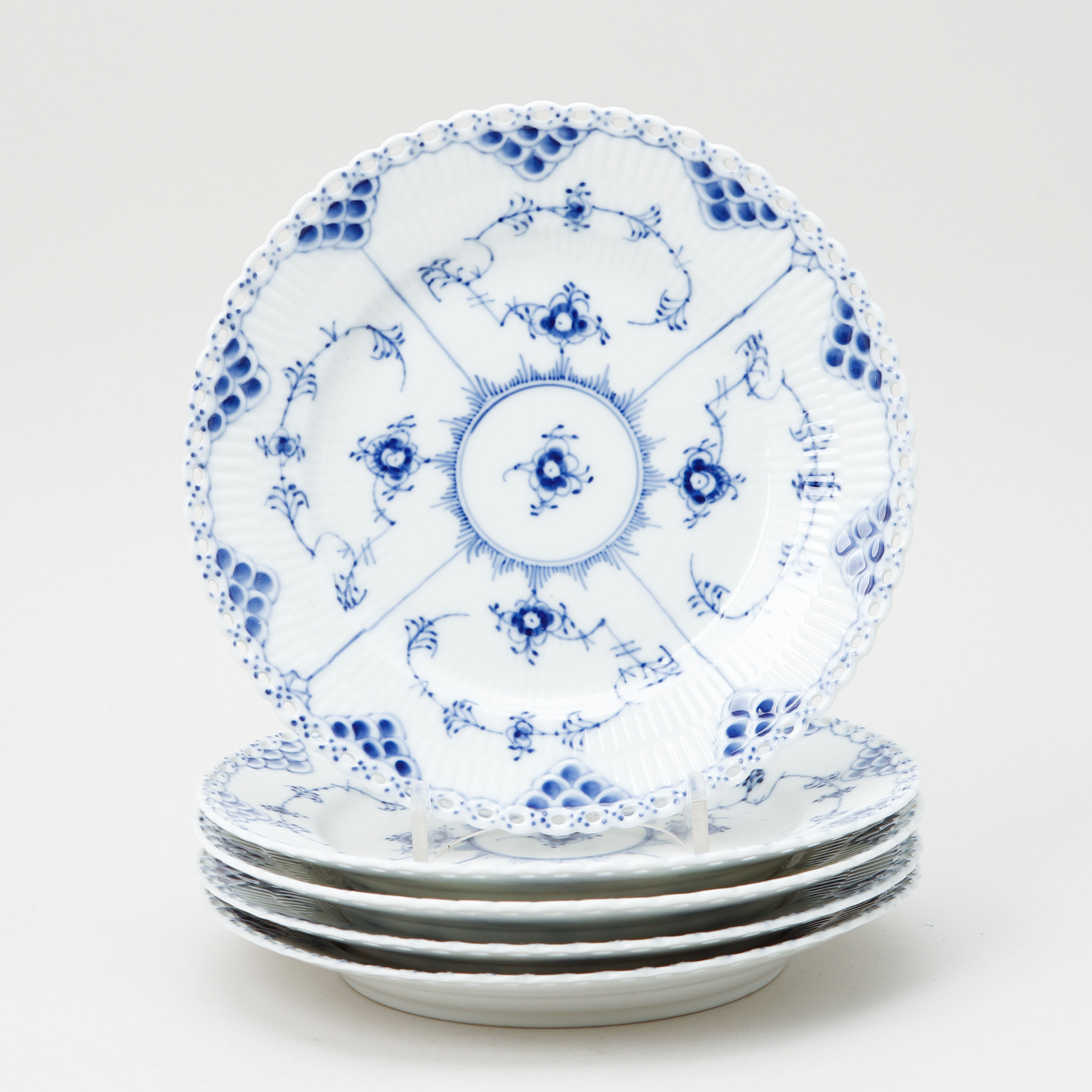 ASSIETTER, 5 stycken, porslin, "Musselmalet", Royal Copenhagen.