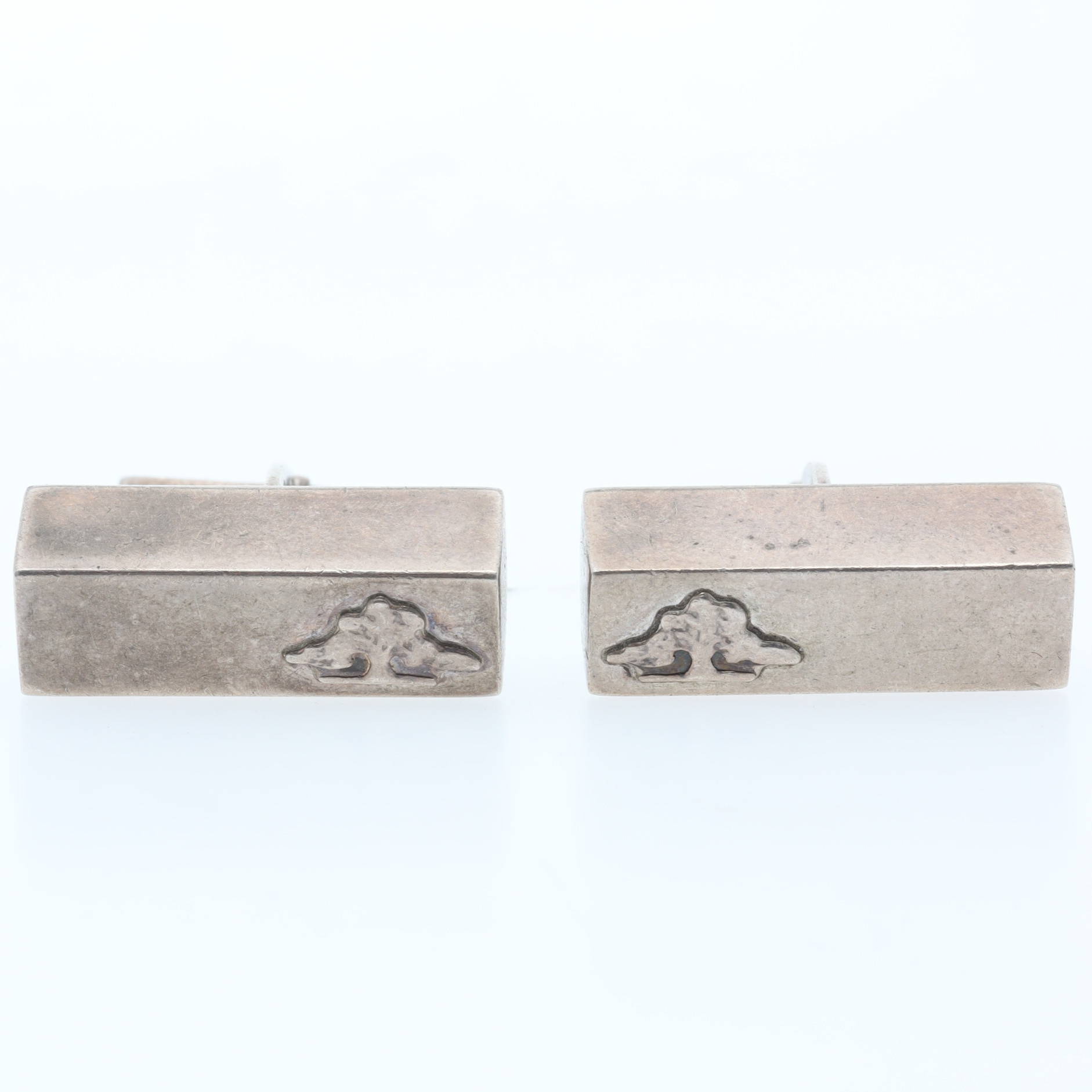 MANSCHETTKNAPPAR, ett par, silver, dekor med ek, Alton.