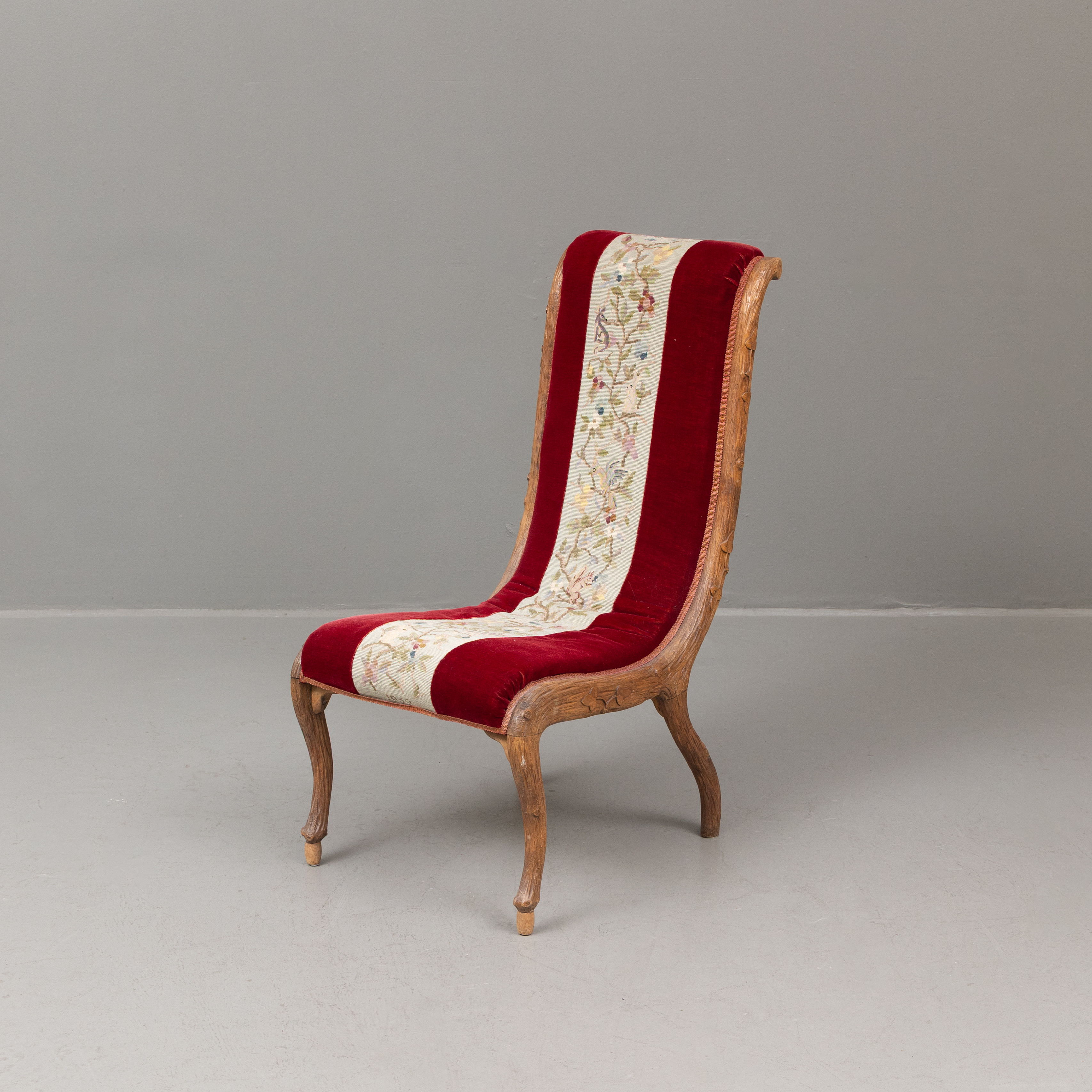 SVANHALSSTOL, ek med broderad klädsel, 1800-tal.
