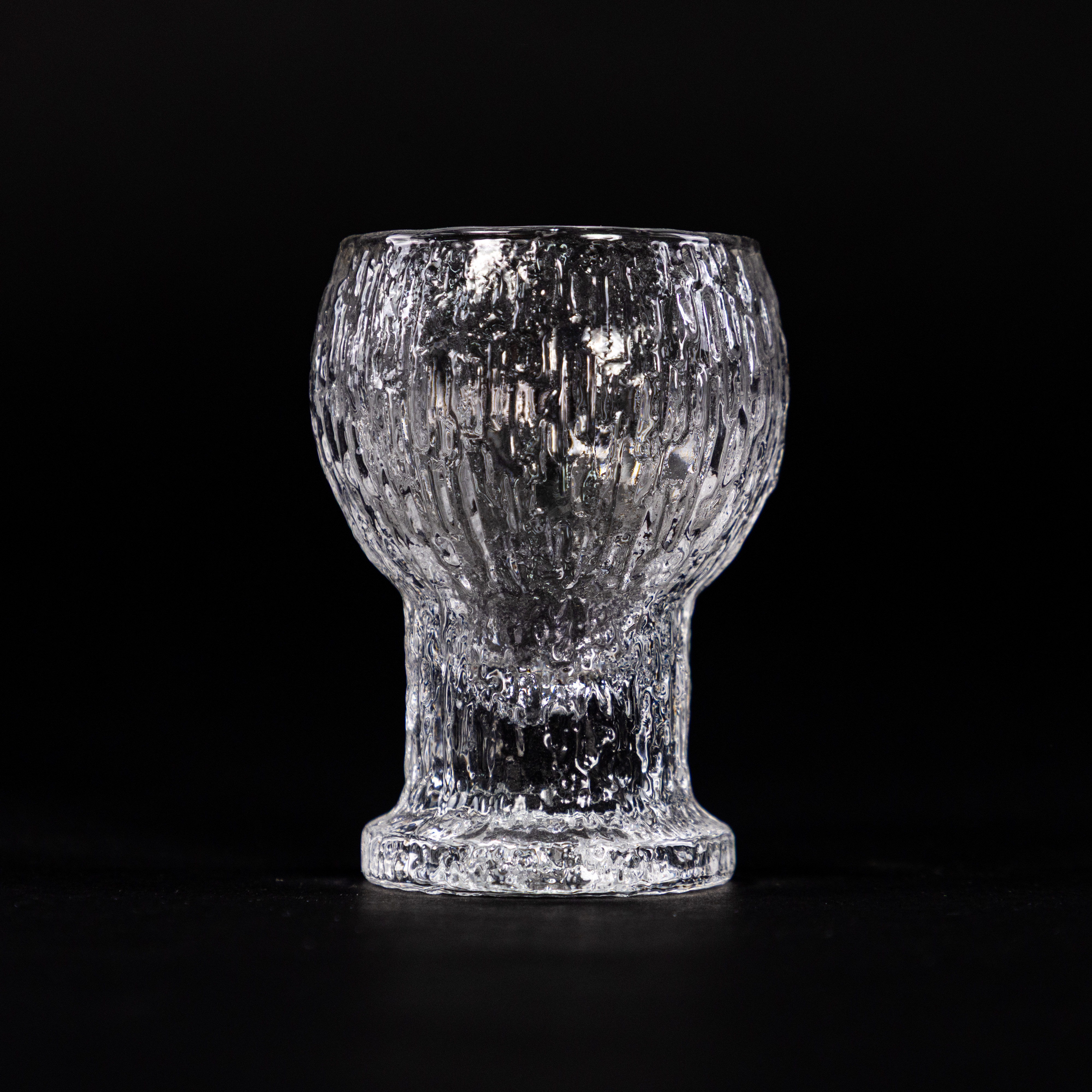 TIMO SARPANEVA. Snapsglas, 17 st, "Kekkerit", Iittala.