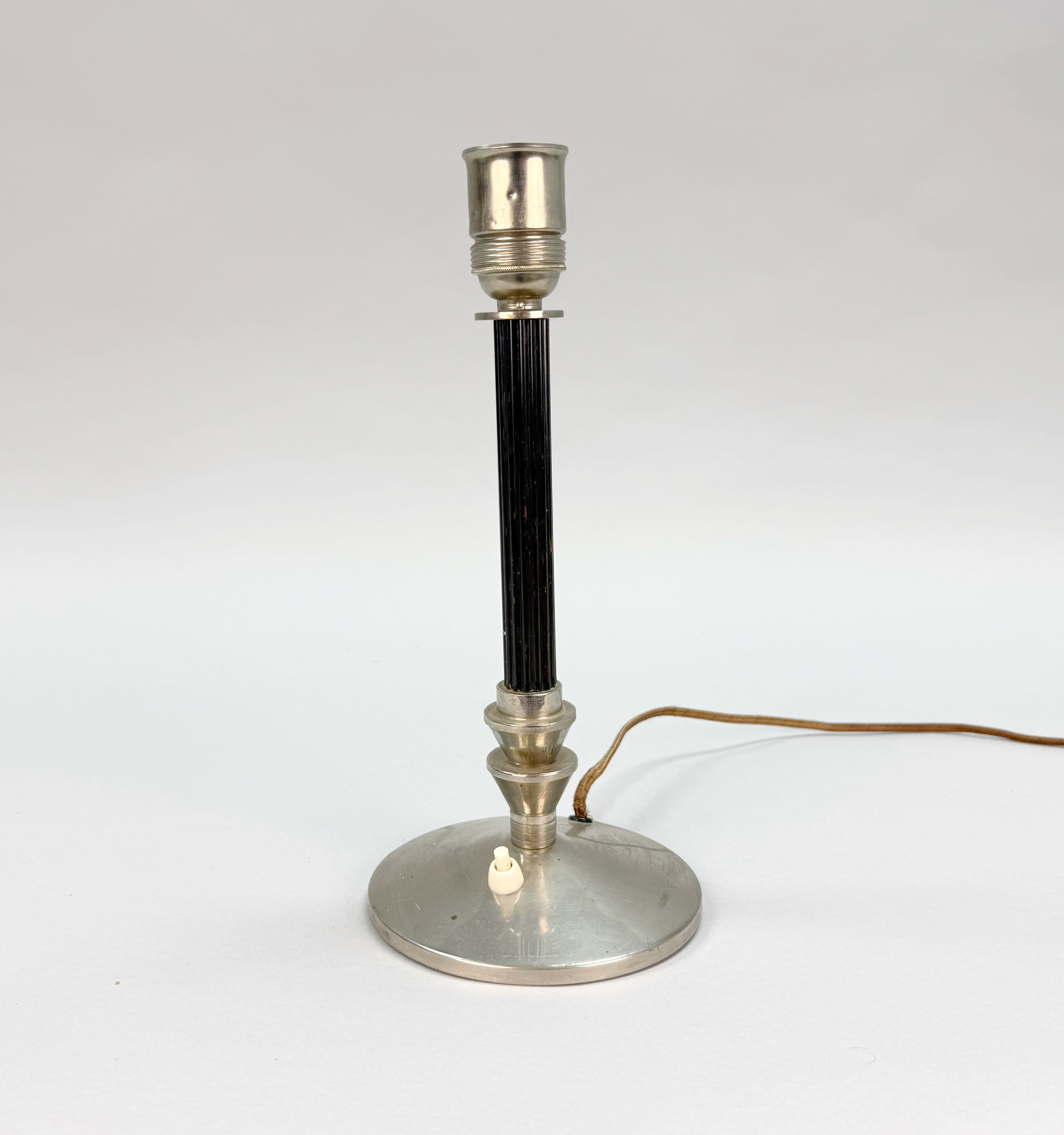 BORDSLAMPA, art deco, 1920-30-tal, kromad metall och bakelit.