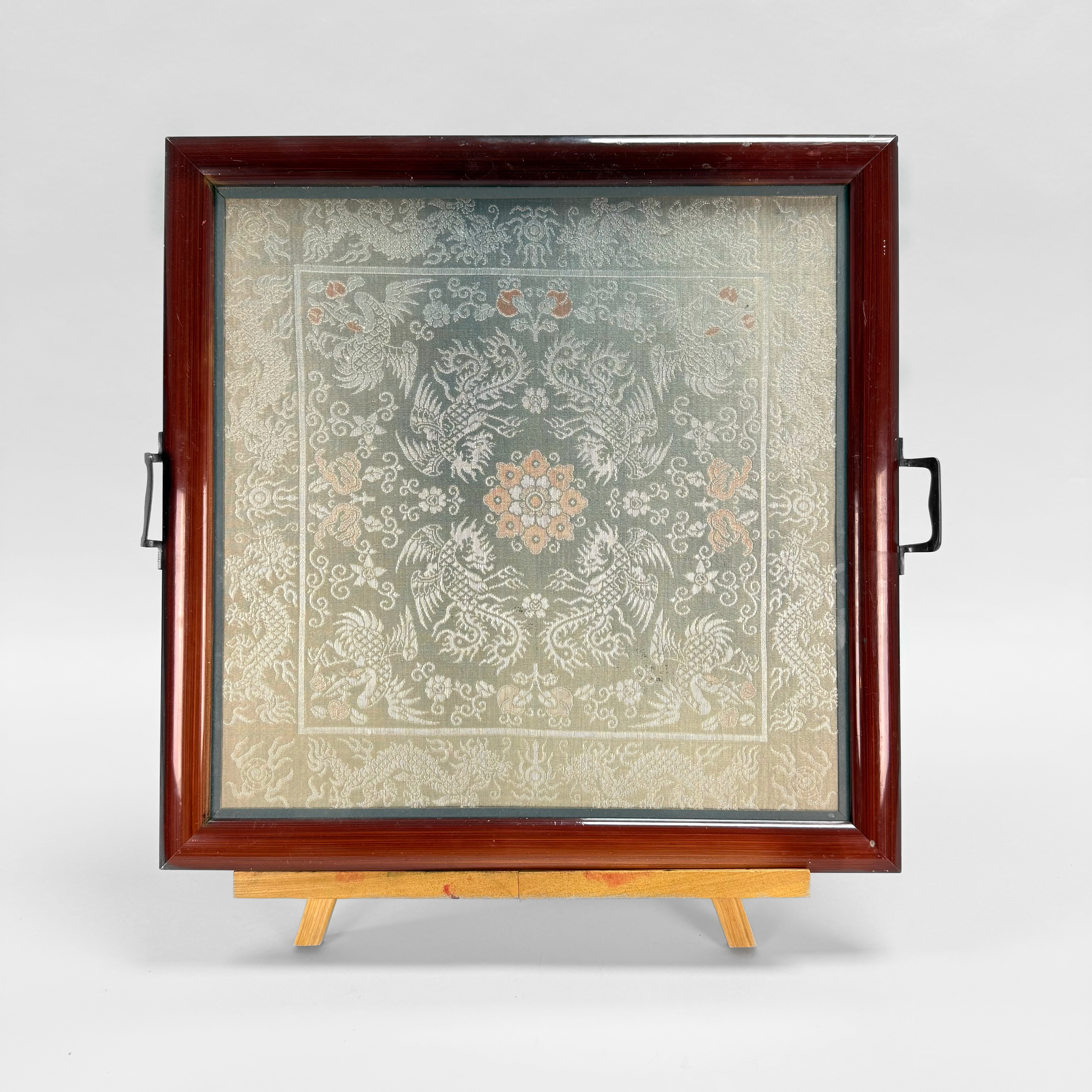 BRICKA, trä, glas , textil, 1900 talets början.
