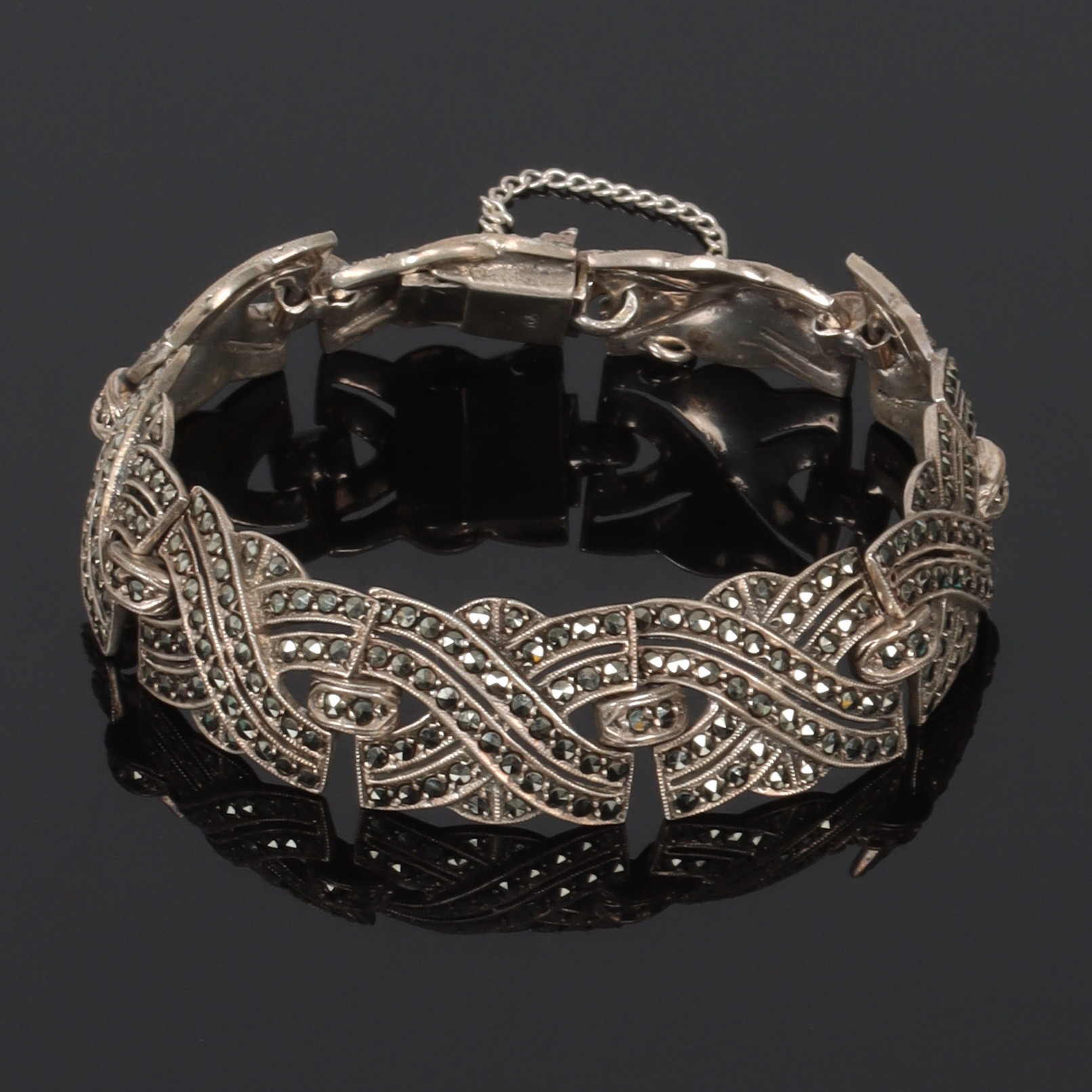 ARMBAND, silver, med markasiter. 1900-tal.